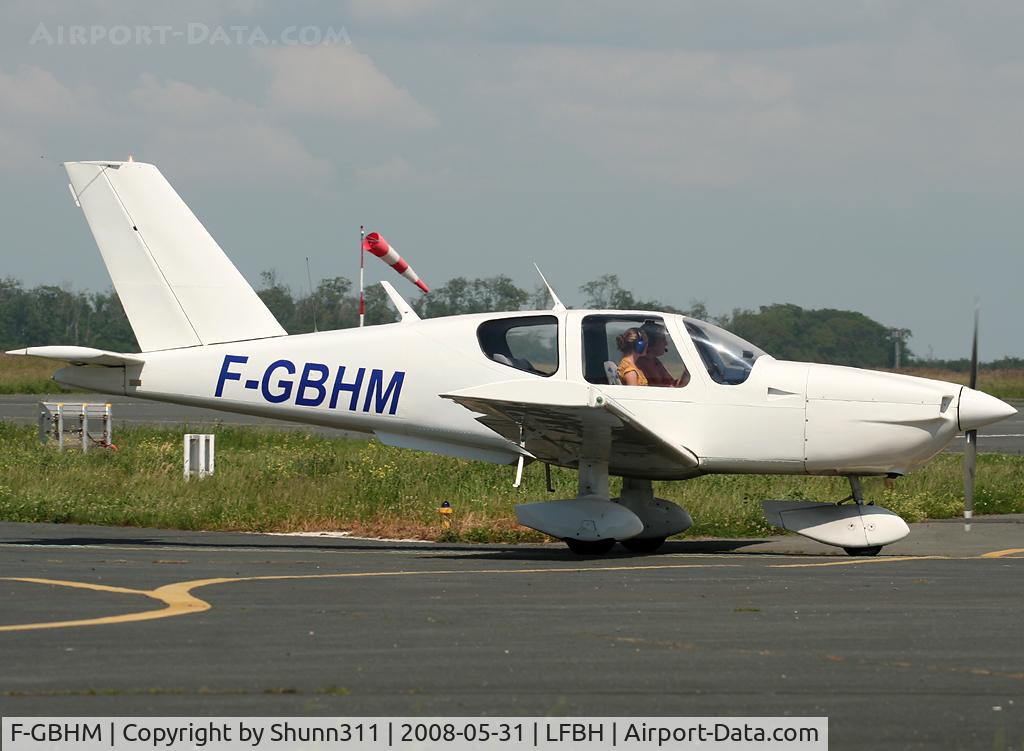 F-GBHM, Socata TB-10 Tobago C/N 28, Taxiing for a light flight...
