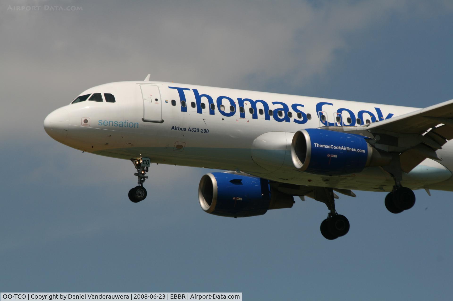 OO-TCO, 2000 Airbus A320-214 C/N 1306, descending to rwy 25L