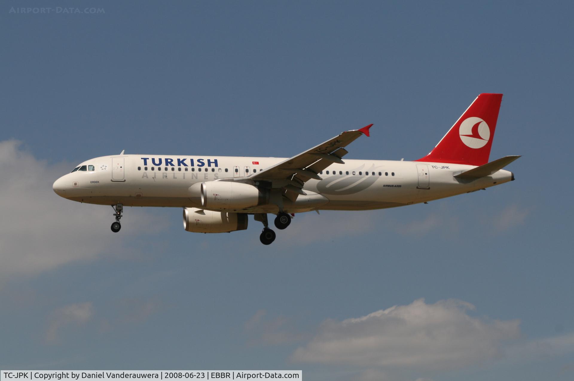 TC-JPK, 2007 Airbus A320-232 C/N 3257, arrival of flight TK1935 to rwy 25L