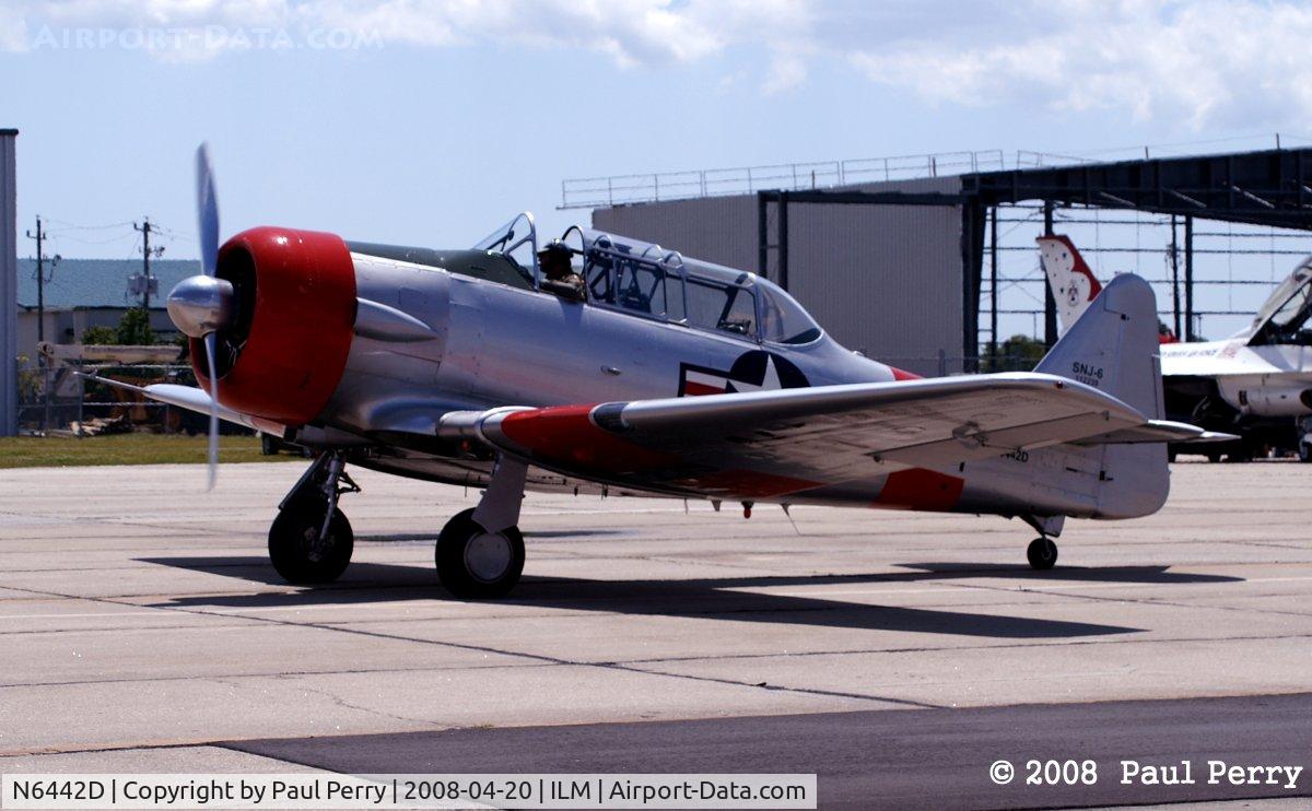 N6442D, 1959 North American SNJ-6 Texan C/N 121-43142, Taxiing out from the hot ramp