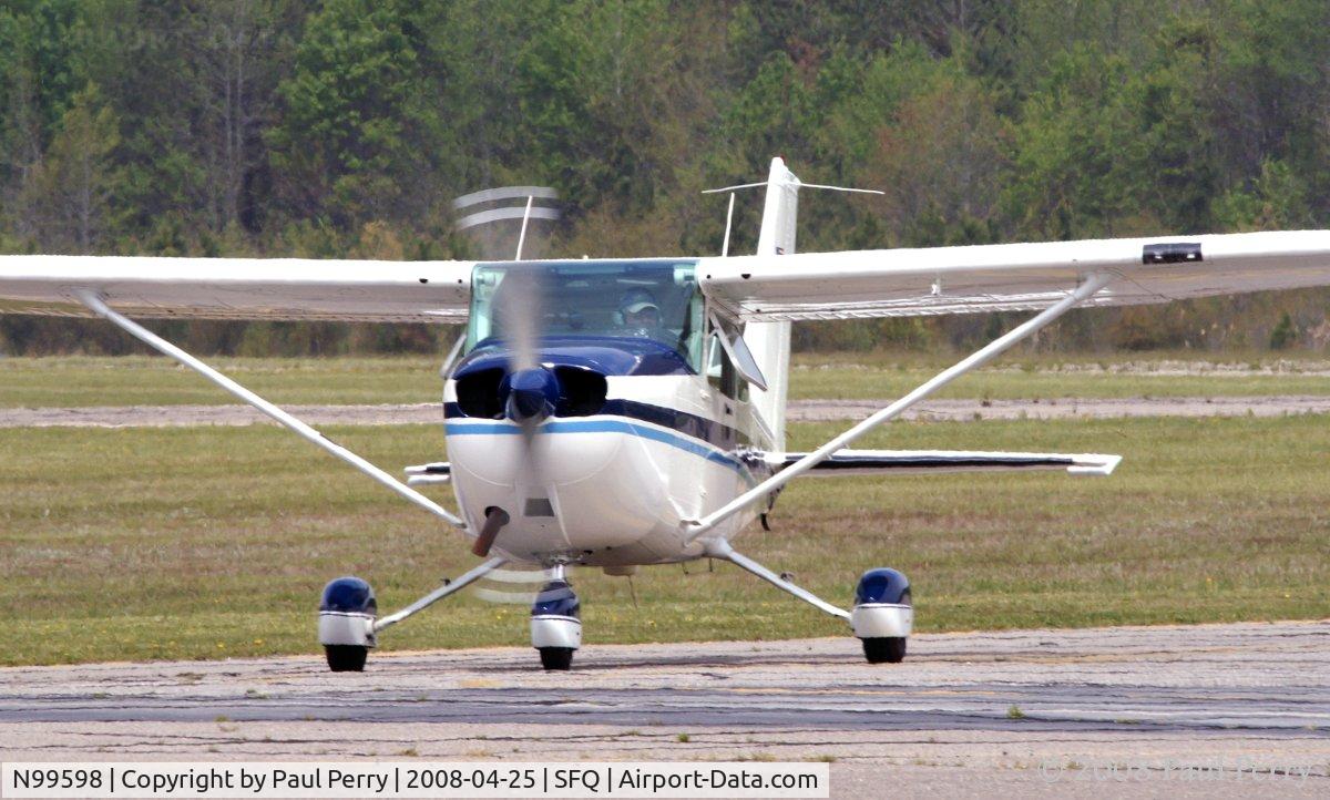 N99598, 1985 Cessna 172P C/N 17276474, Taxiing in from RWY 25