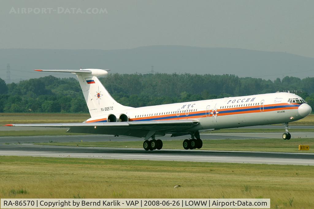 RA-86570, 1996 Ilyushin Il-62M C/N 1356344, Shortly before touching down on Rwy 34