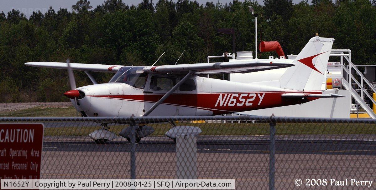 N1652Y, 1962 Cessna 172C C/N 17249352, Dropped in to SFQ to check things out