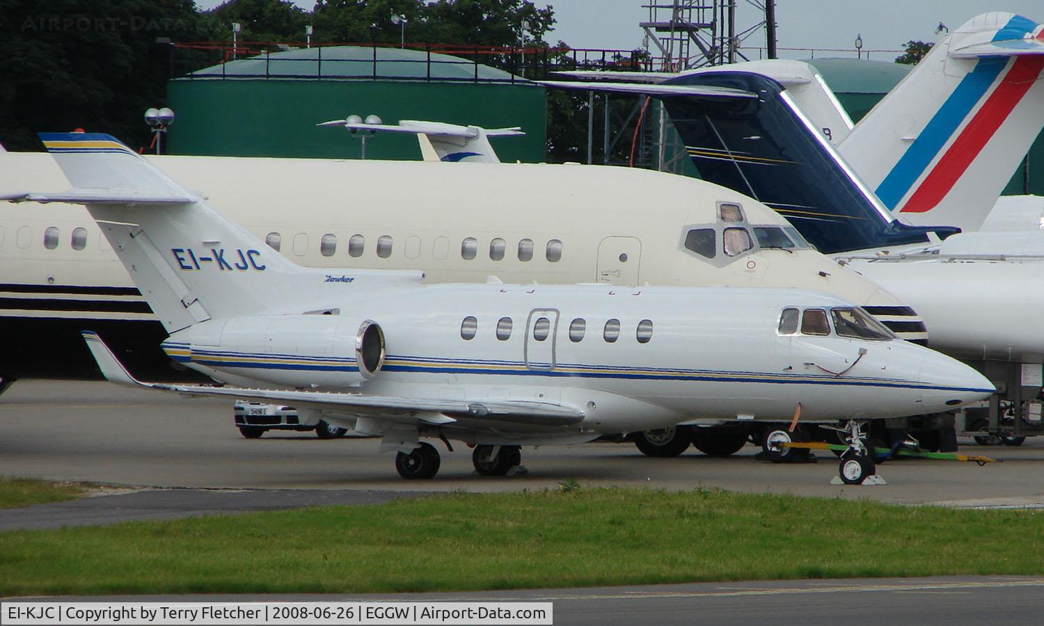 EI-KJC, 2006 Raytheon Hawker 850XP C/N 258805, Hawker 850XP on the Luton 'stand 56 '