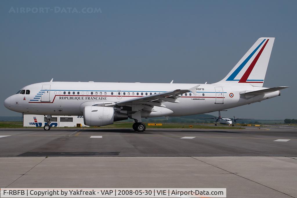 F-RBFB, 2001 Airbus ACJ319 (A319-115/CJ) C/N 1556, French Air Force Airbus 319