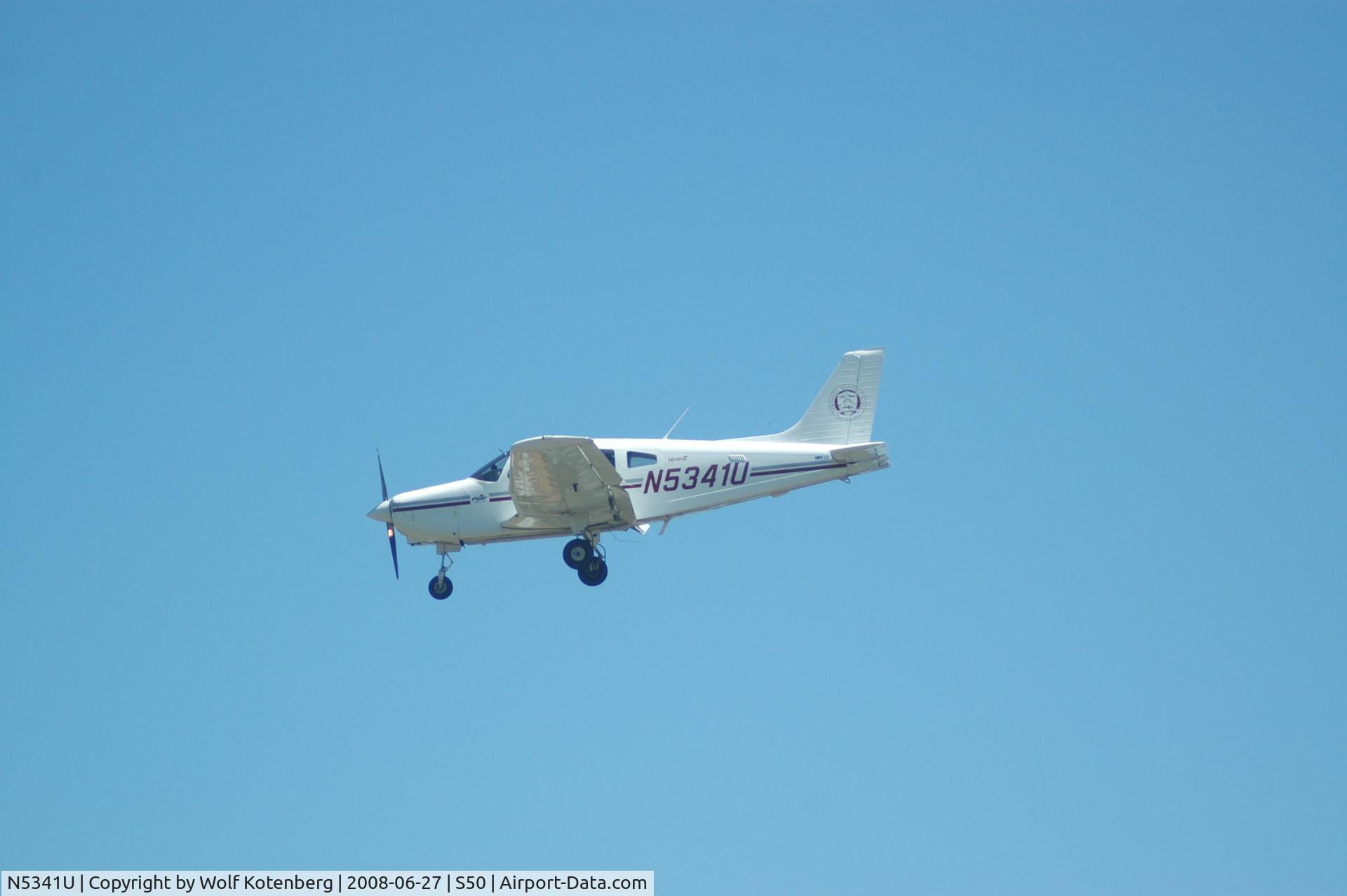 N5341U, Piper PA-28-161 C/N 2842135, landind at S50