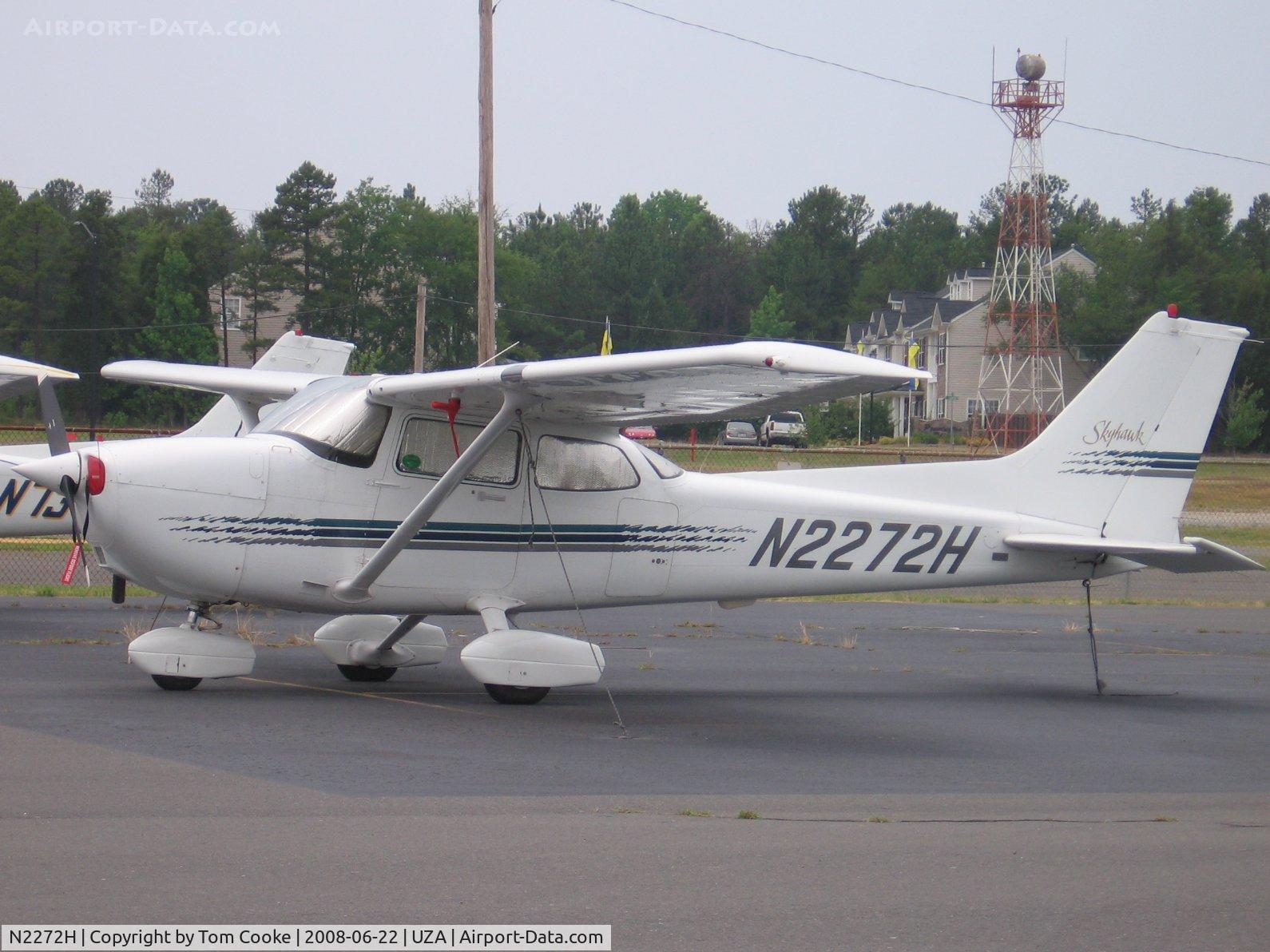 N2272H, 1998 Cessna 172R C/N 17280688, newer 172