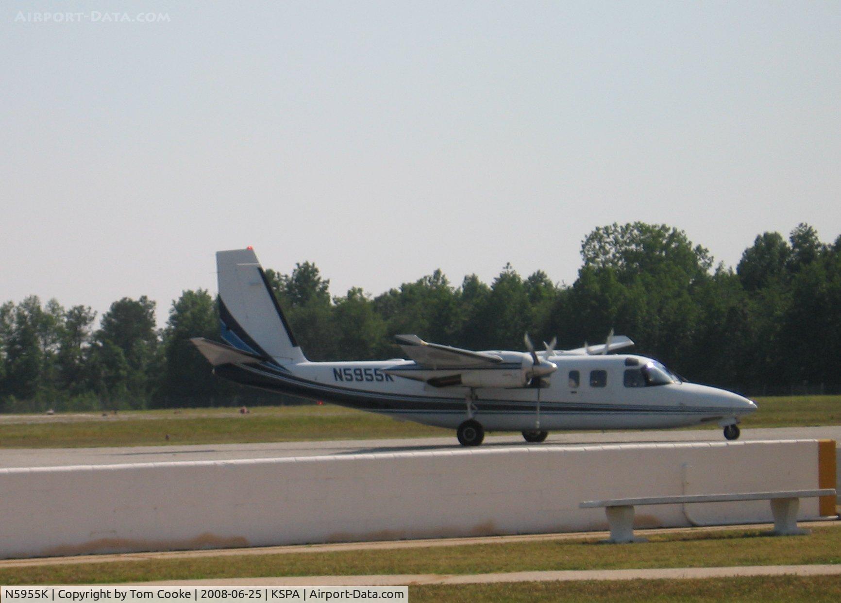 N5955K, 1981 Gulfstream American 690C Jetprop 840 C/N 11703, Turbine Commander 690 taxiing in