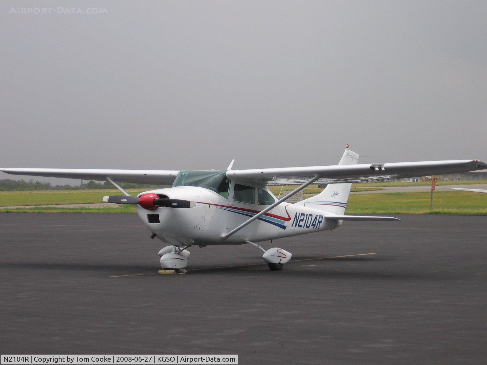 N2104R, 1964 Cessna 182G Skylane C/N 18255304, very friendly folks arrived in this 182 to wait out storms