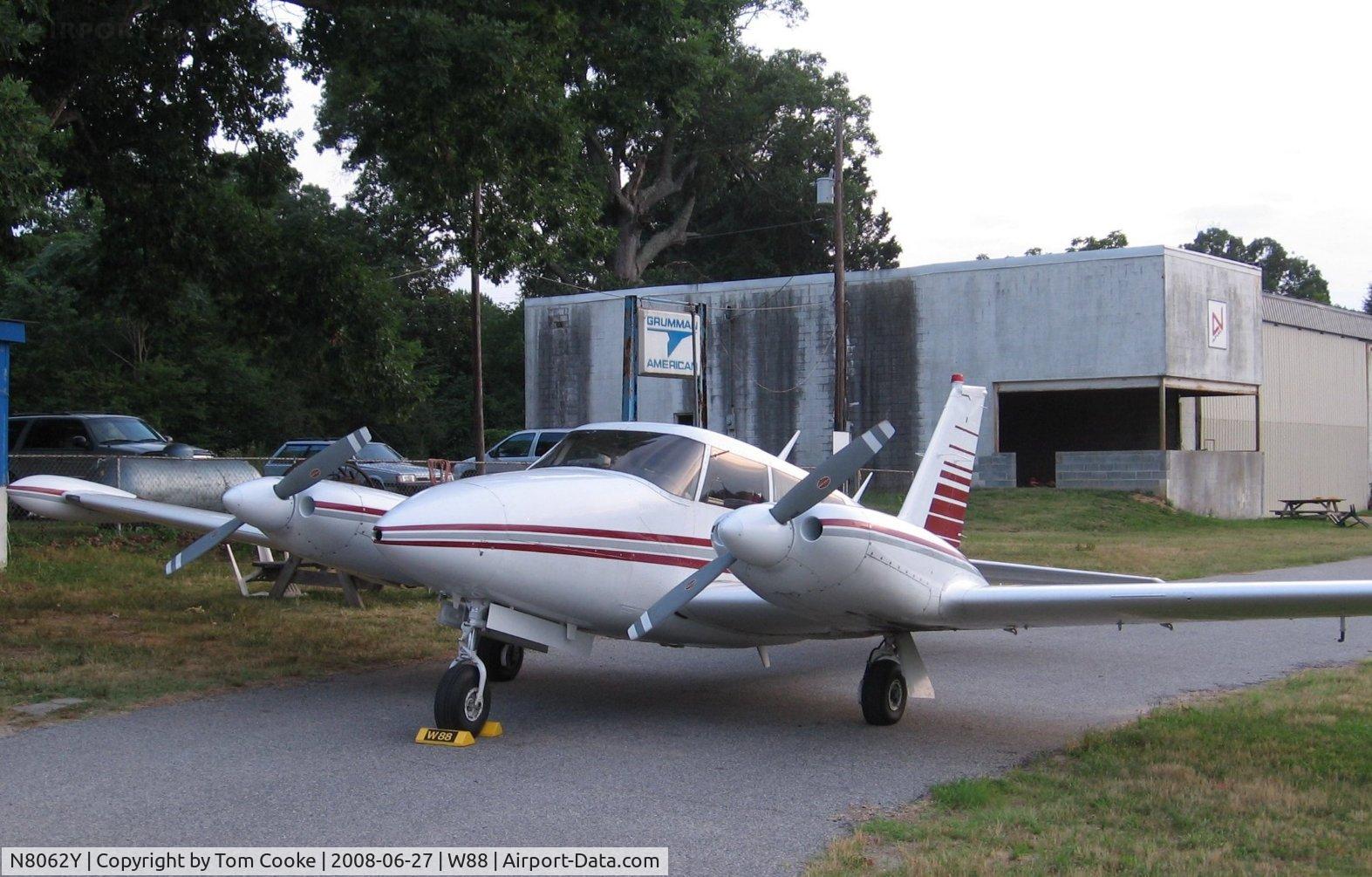 N8062Y, 1966 Piper PA-30 Twin Comanche C/N 30-1176, nice mods