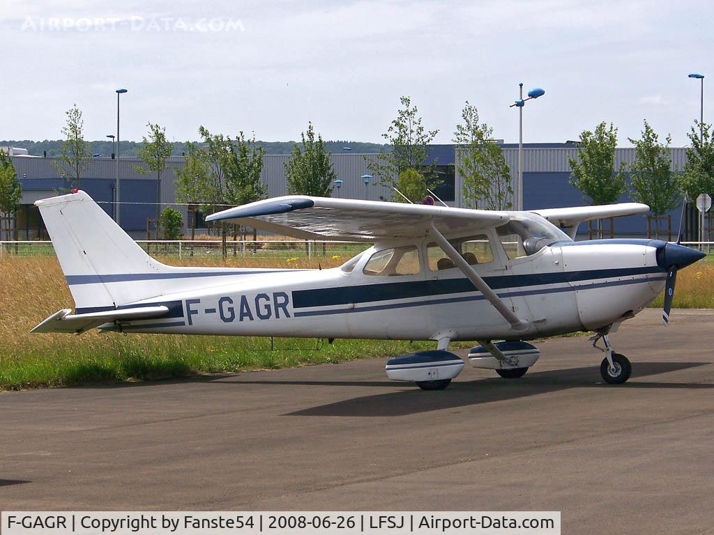 F-GAGR, Reims FR172J Reims Rocket C/N 0583, Parked on this small airfield
