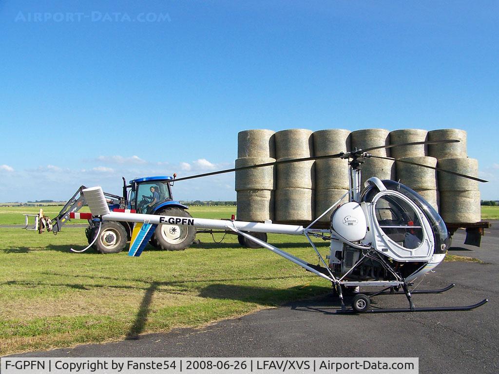 F-GPFN, Schweizer 269C C/N S-1627, Nice shot with this tractor