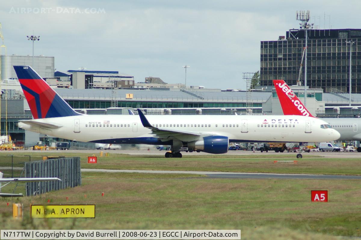 N717TW, 1999 Boeing 757-231 C/N 28485, Delta - Taxiing
