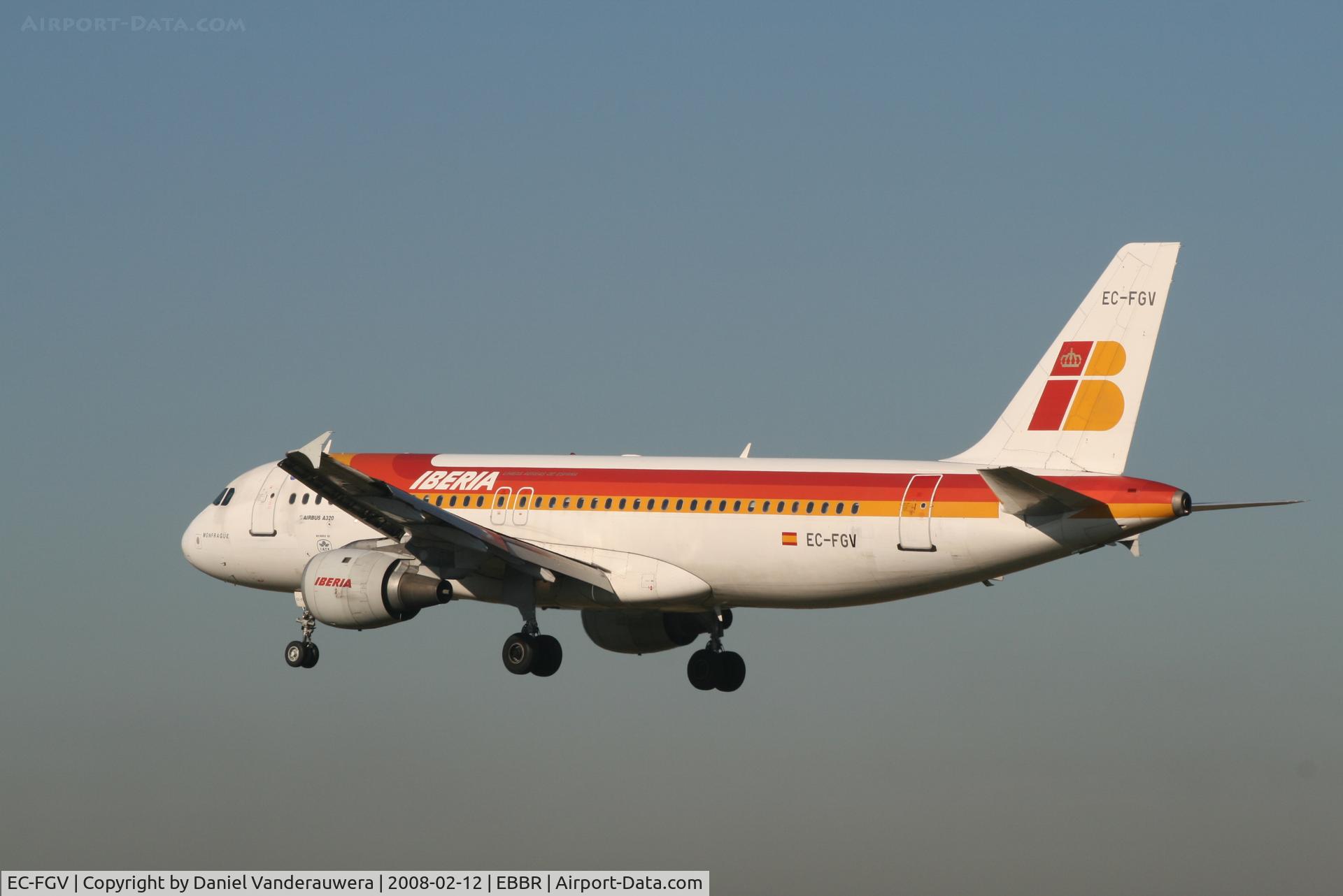 EC-FGV, 1991 Airbus A320-211 C/N 207, flight IB3206 is descending to rwy 25L