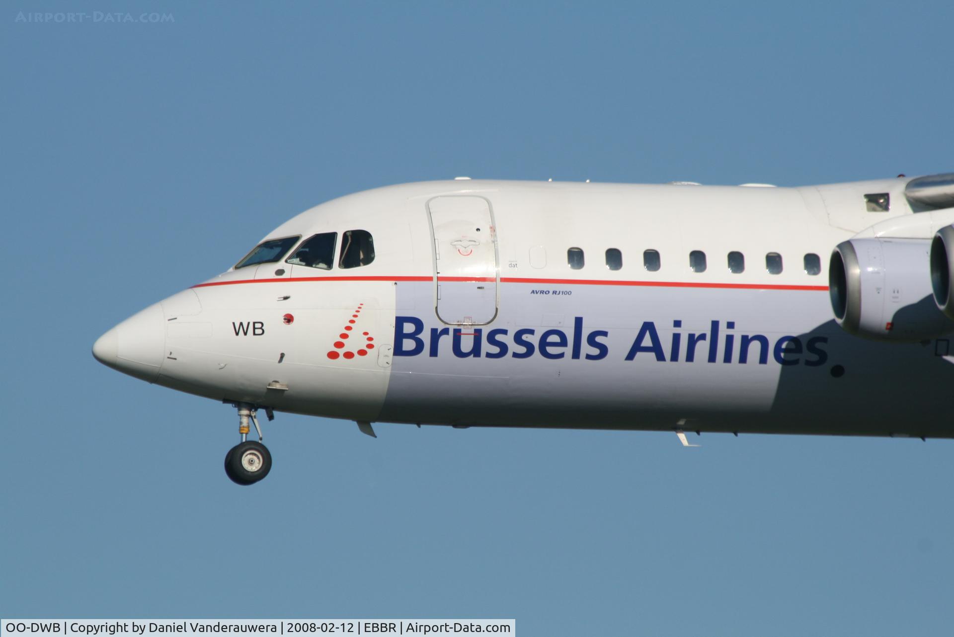 OO-DWB, 1997 British Aerospace Avro 146-RJ100 C/N E3315, arrival of flight SN2038 to rwy 25L