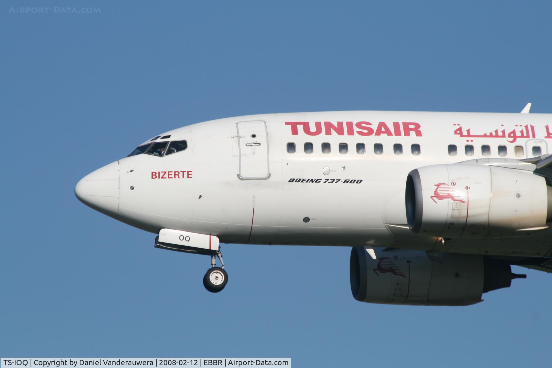 TS-IOQ, 2000 Boeing 737-6H3 C/N 29501, flight TU726 is descending to rwy 25L