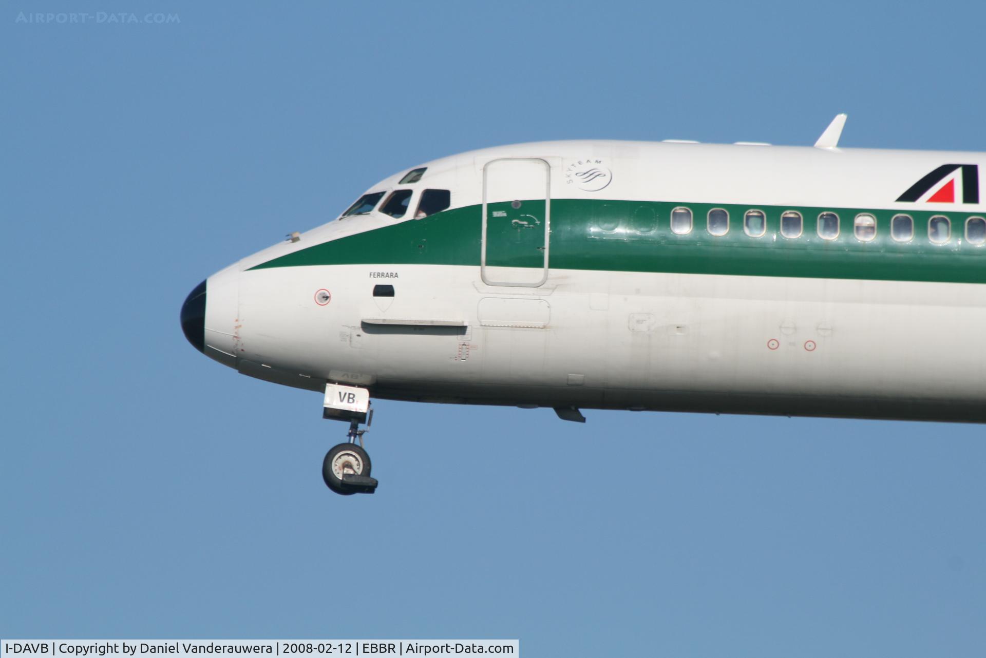 I-DAVB, 1986 McDonnell Douglas MD-82 (DC-9-82) C/N 49216/1262, flight AZ146 is descending to rwy 25L