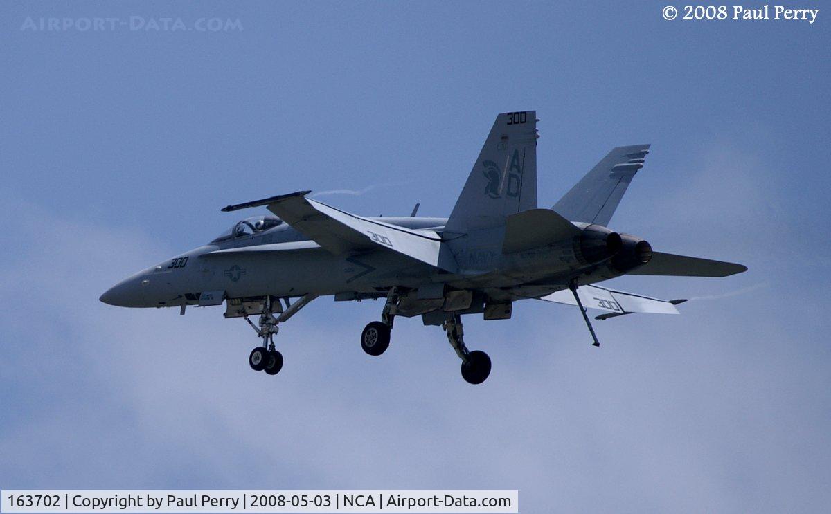 163702, 1988 McDonnell Douglas F/A-18C Hornet C/N 0761/C064, Landing configuration pass