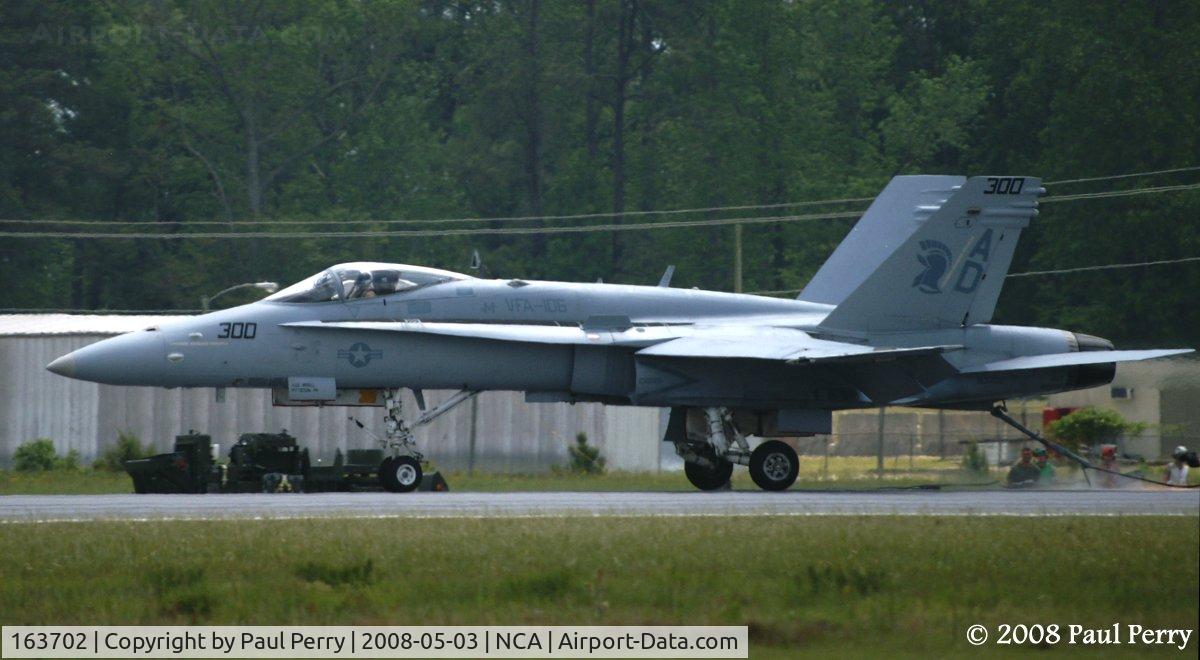 163702, 1988 McDonnell Douglas F/A-18C Hornet C/N 0761/C064, Catching the wire