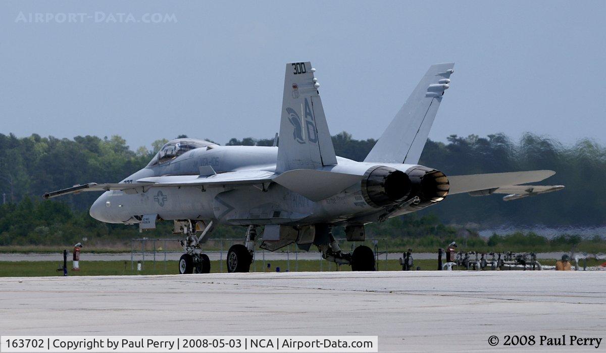 163702, 1988 McDonnell Douglas F/A-18C Hornet C/N 0761/C064, Another great display of the East Coast Legacy Hornet Demo Team