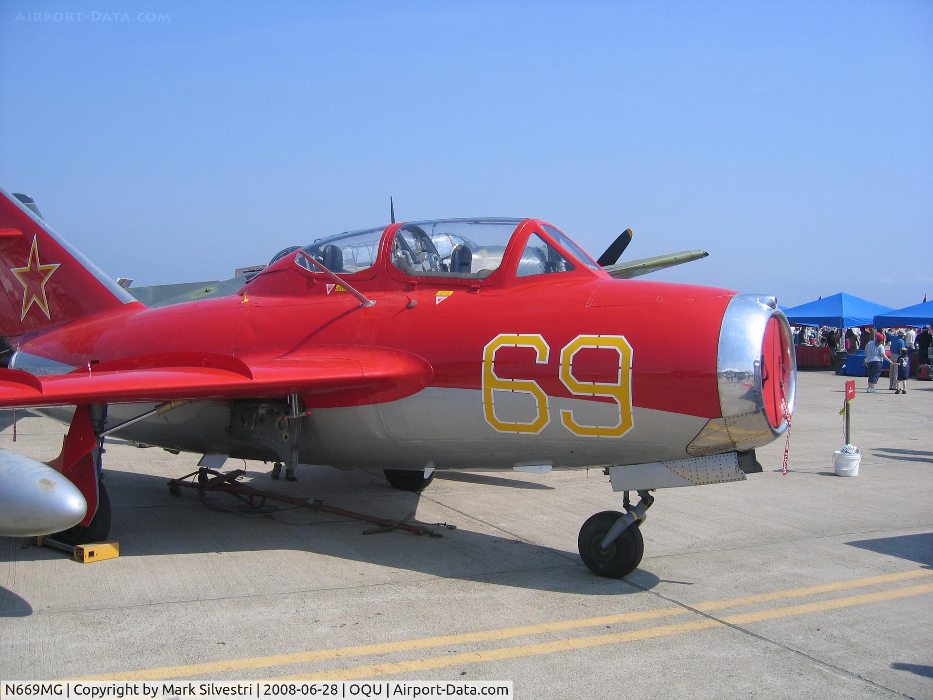 N669MG, 1953 PZL-Mielec SBLim-2 (MiG-15UTI) C/N 1A07009, Quonset Point 2008