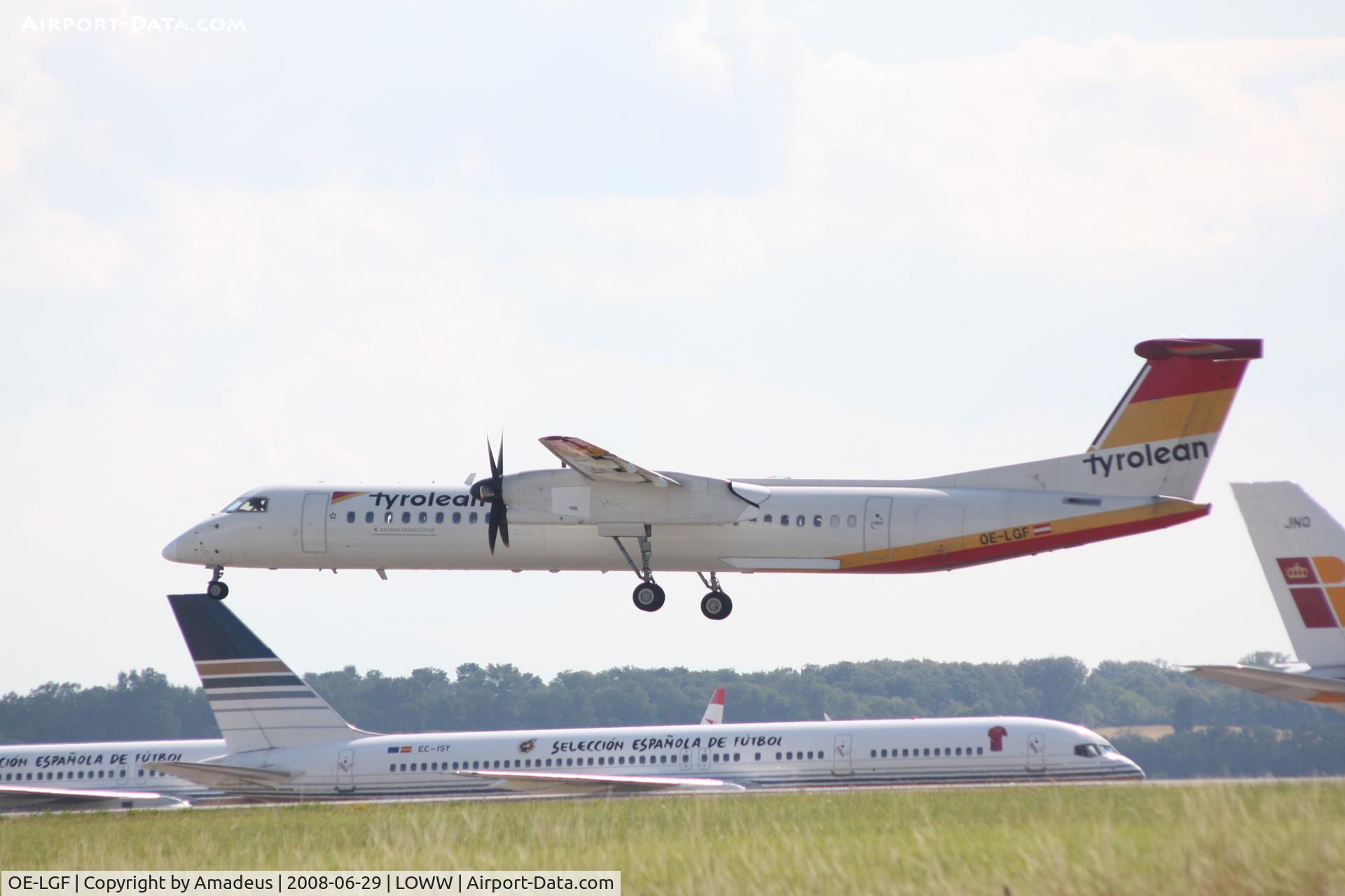 OE-LGF, 2002 De Havilland Canada DHC-8-402Q Dash 8 C/N 4068, Dash 8 landing RWY16