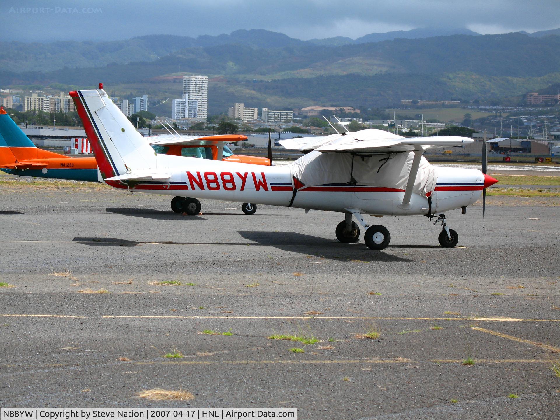 N88YW, 1979 Cessna 152 C/N 15283335, 1979 Cessna 152 @ Honolulu, HI