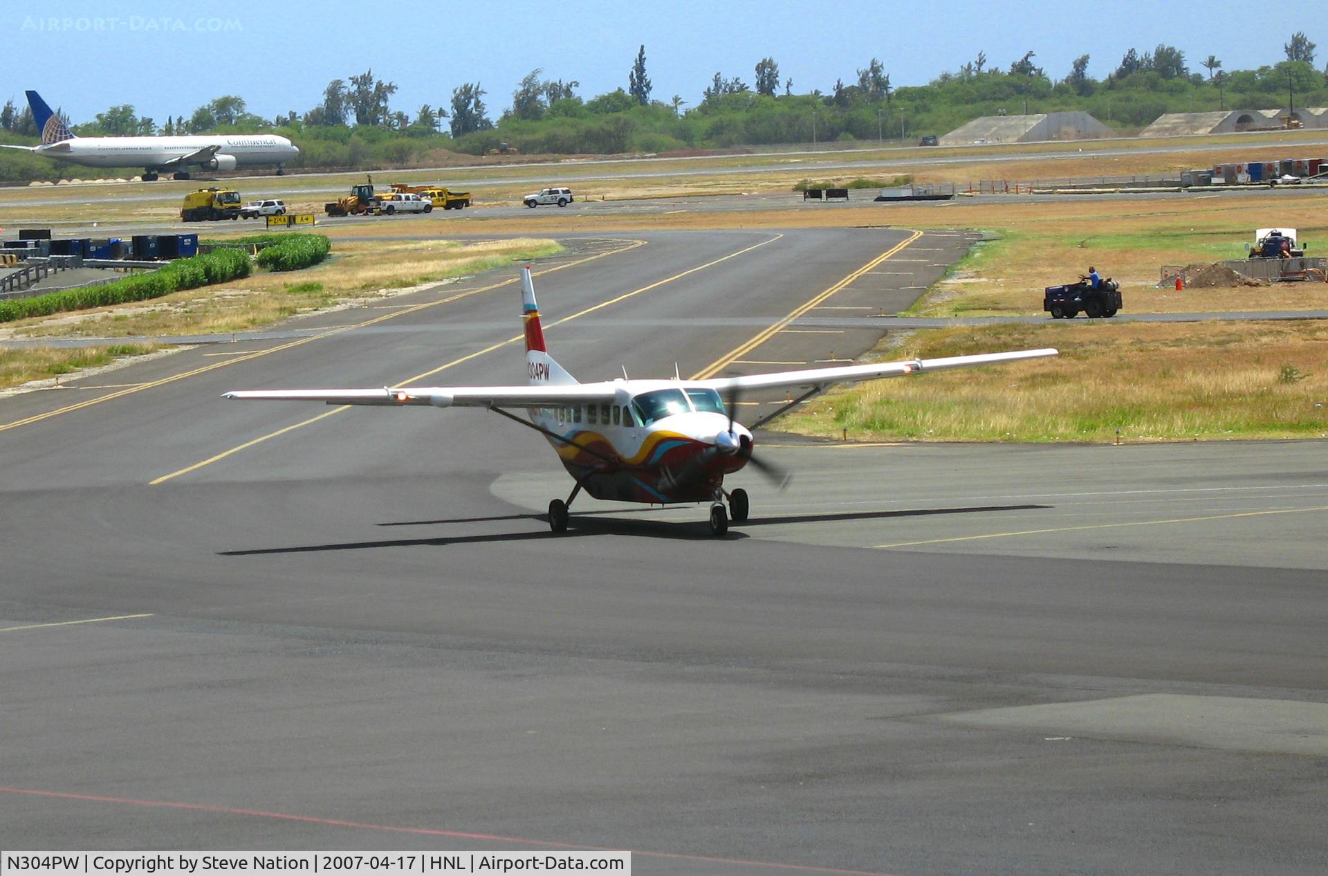 N304PW, 2000 Cessna 208B C/N 208B0833, Pacific Wings2000 Cessna 208B @ Honolulu, HI