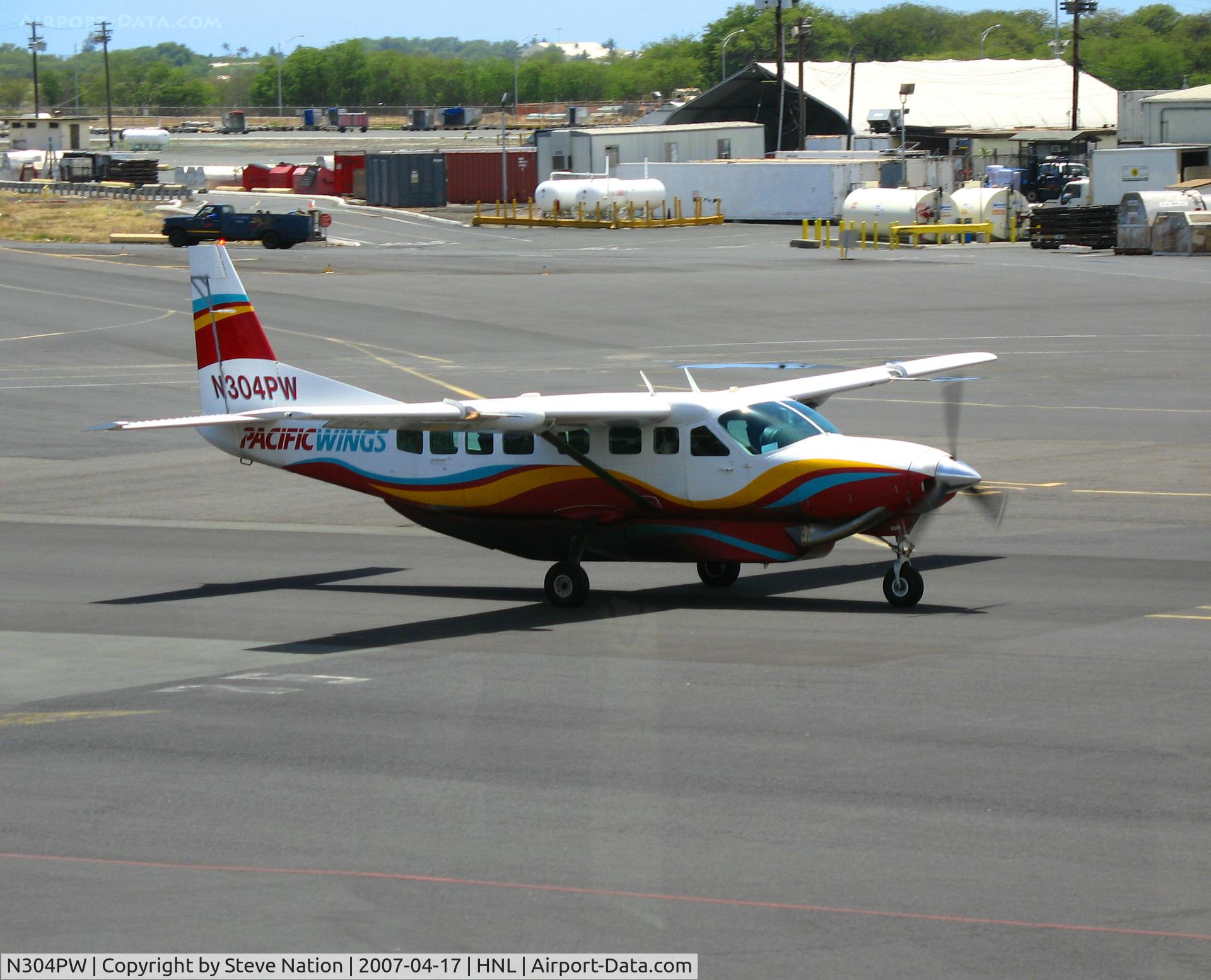 N304PW, 2000 Cessna 208B C/N 208B0833, Pacific Wings2000 Cessna 208B @ Honolulu, HI