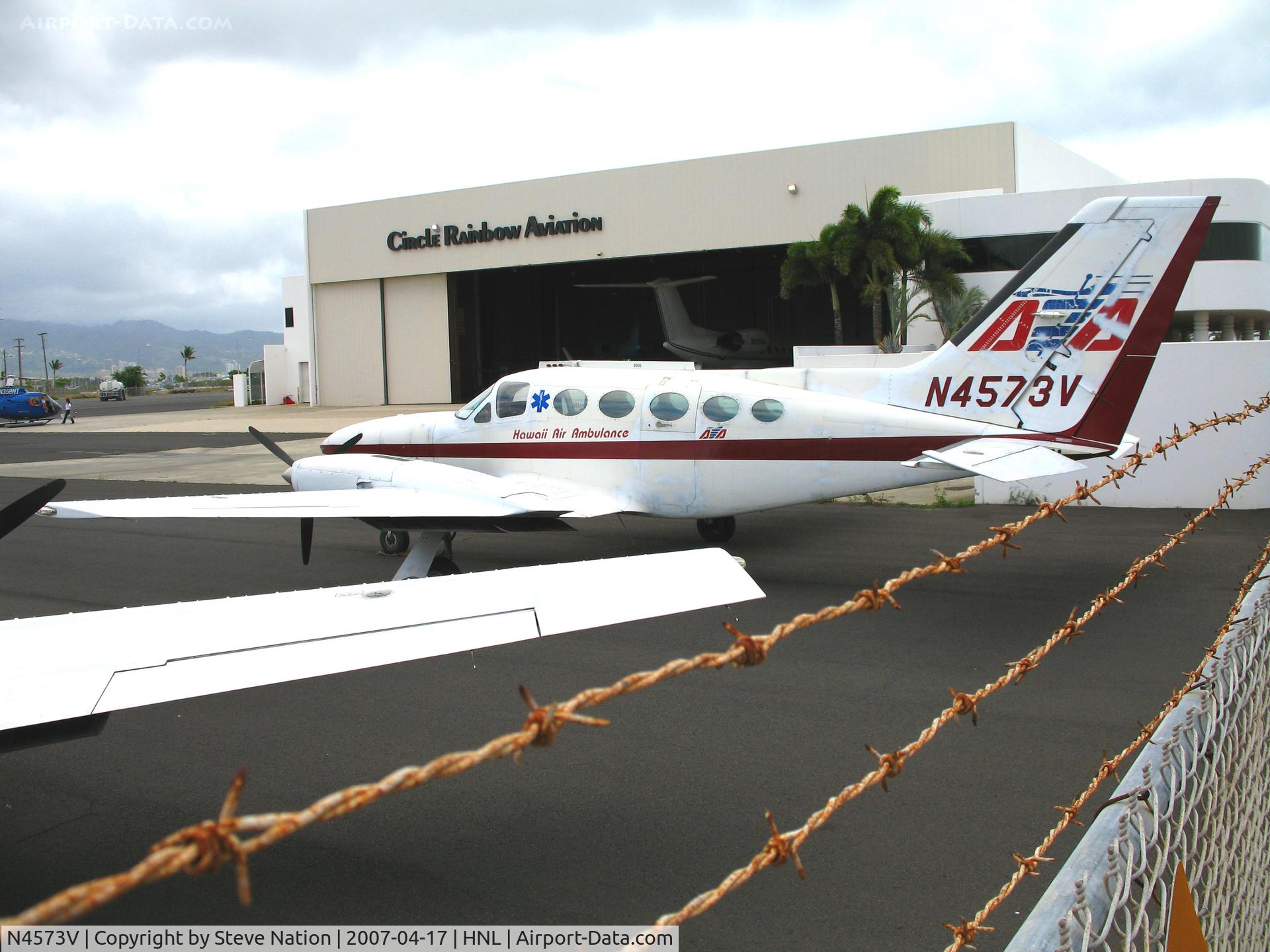 N4573V, 1979 Cessna 414A Chancellor C/N 414A0300, Hawaii Air Ambulance 1979 Cessna 414A jammed in corner @ Honolulu, HI