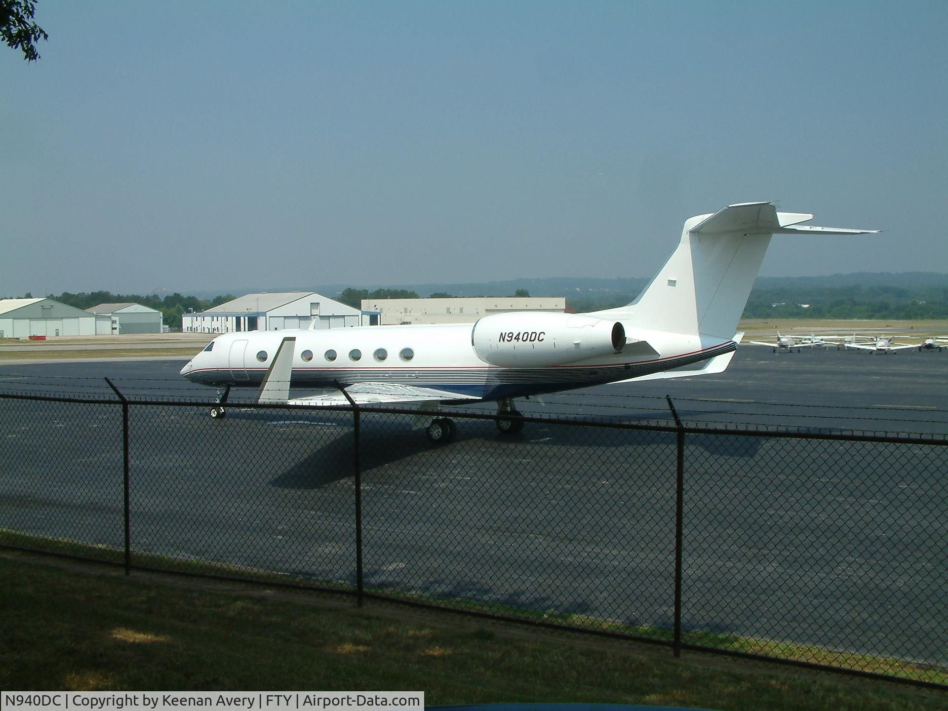 N940DC, 2006 Gulfstream Aerospace GV-SP (G550) C/N 5128, Just boarded