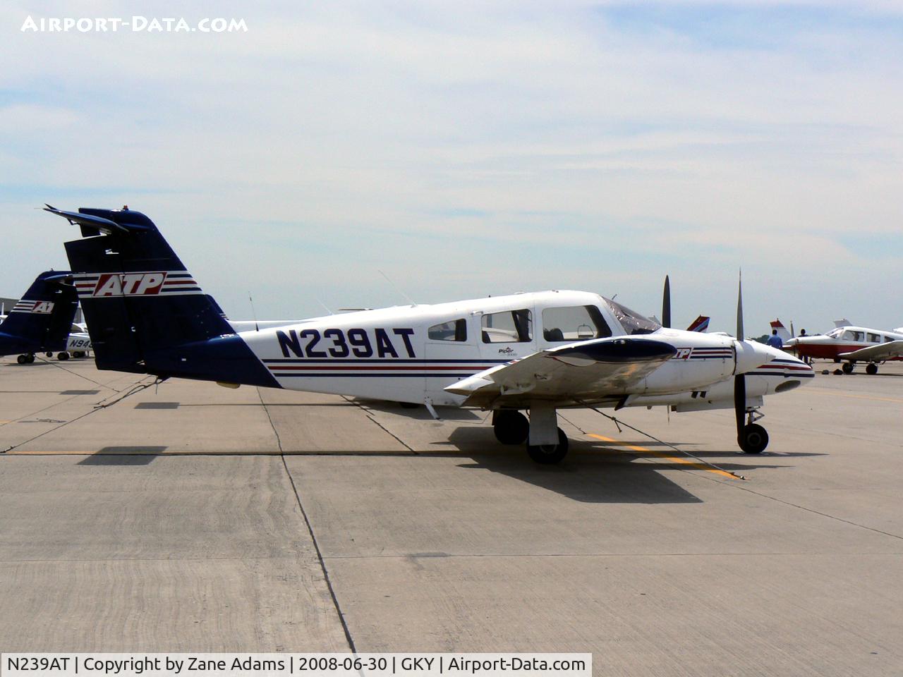 N239AT, 2000 Piper PA-44-180 Seminole C/N 4496038, ATP - At Arlington Municipal