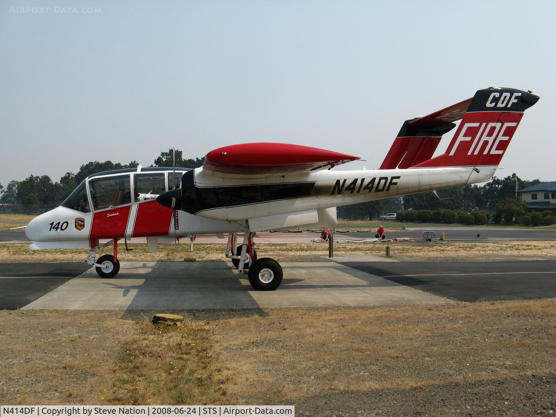 N414DF, North American OV-10A Bronco C/N 30526M16, CALFIRE North American OV-10A #140 with 'Sonoma' titles grounded by heavy smoke @ Santa Rosa, CA