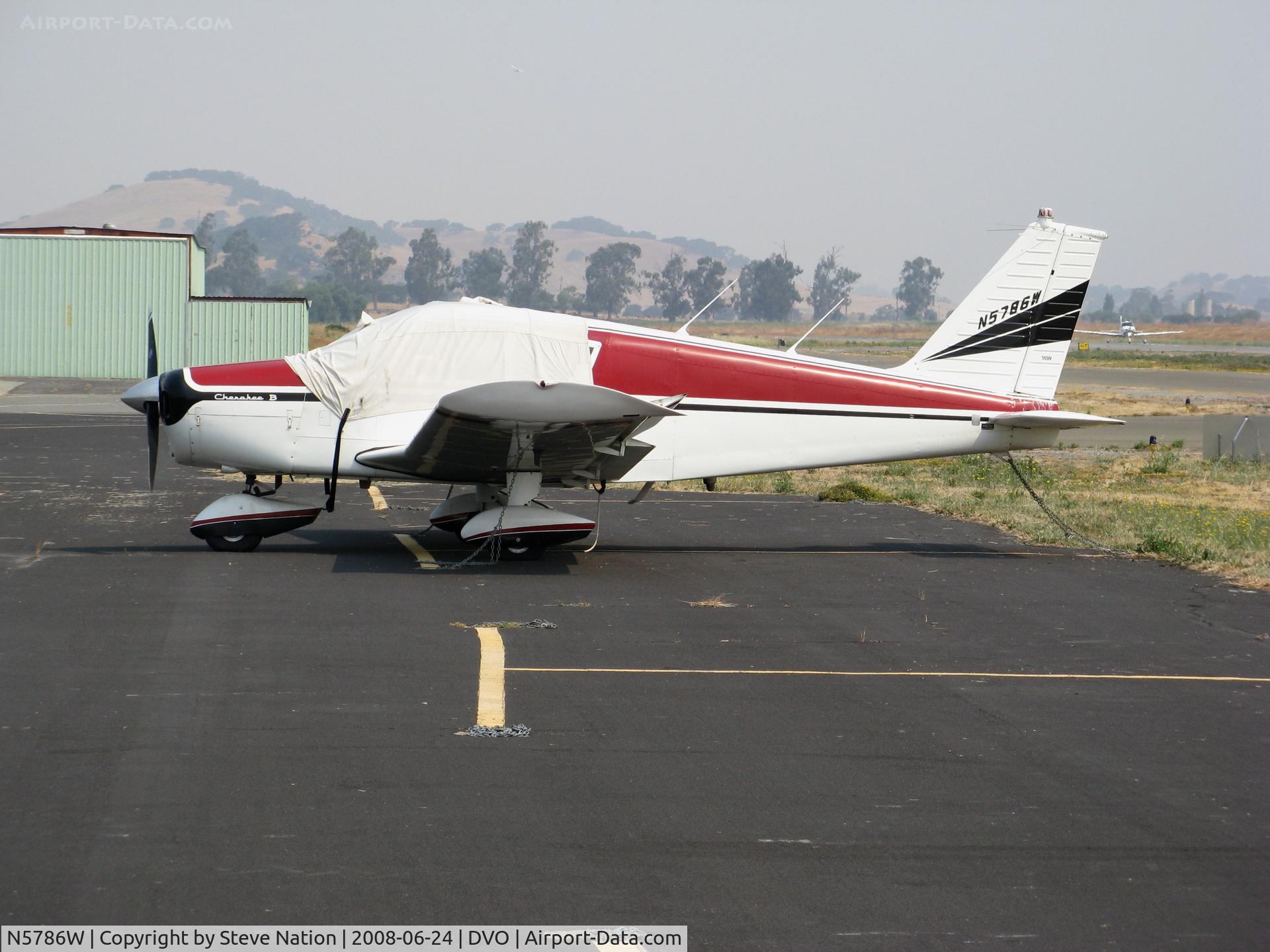 N5786W, 1964 Piper PA-28-160 Cherokee C/N 28-1676, 1964 Piper PA-28-160 (registration on tail only) in very hazy conditions @ Novato-Gnoss Field, CA