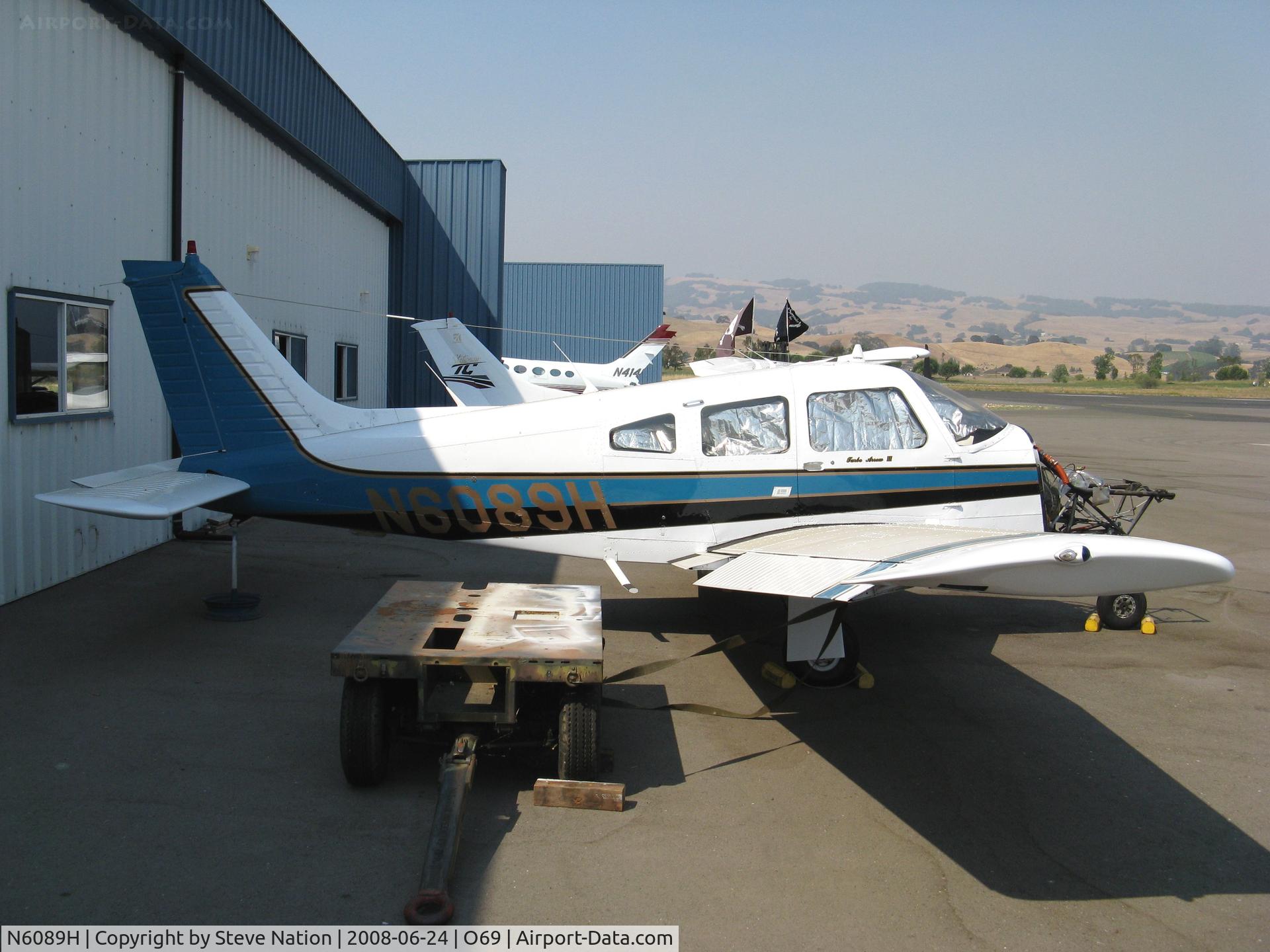N6089H, 1977 Piper PA-28R-201T Cherokee Arrow III C/N 28R-7803088, 1977 Piper PA-28R-201T with engine removed @ Petaluma, CA