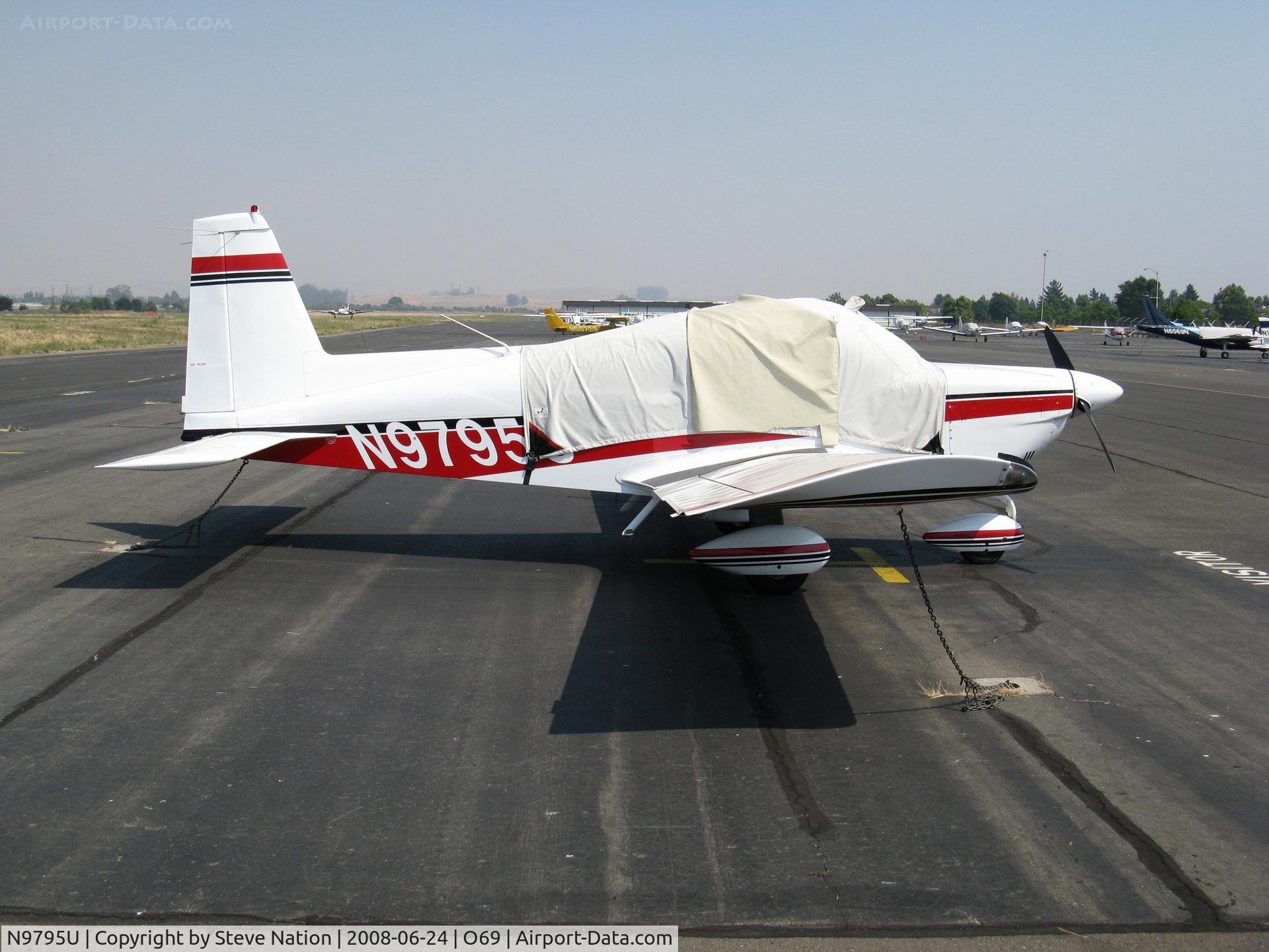 N9795U, 1976 Grumman American AA-5A Cheetah C/N AA5A-0195, 1976 Grumman American Avn. Corp. AA-5A with cover @ Petaluma, CA