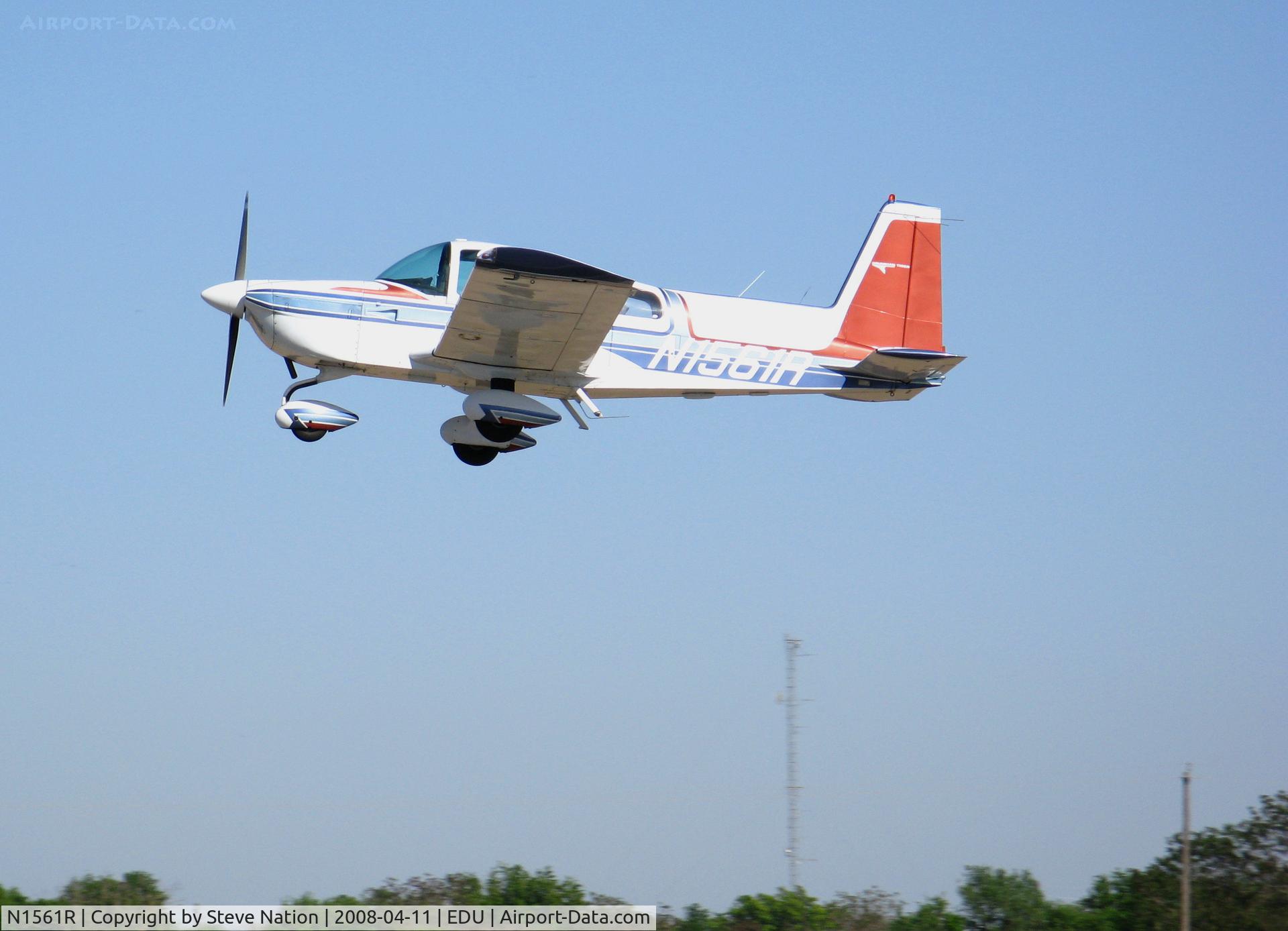 N1561R, 1975 Grumman American AA-5B Tiger C/N AA5B-0061, 1975 Grumman American Avn. Corp. AA-5B lifting off @ Davis-Yolo County Airport, CA