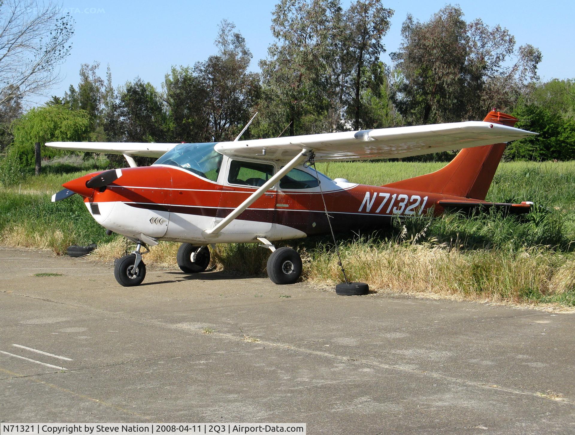 N71321, 1969 Cessna 182M Skylane C/N 18259578, 1969 Cessna 182M in tall grass @ Davis-Yolo County Airport, CA
