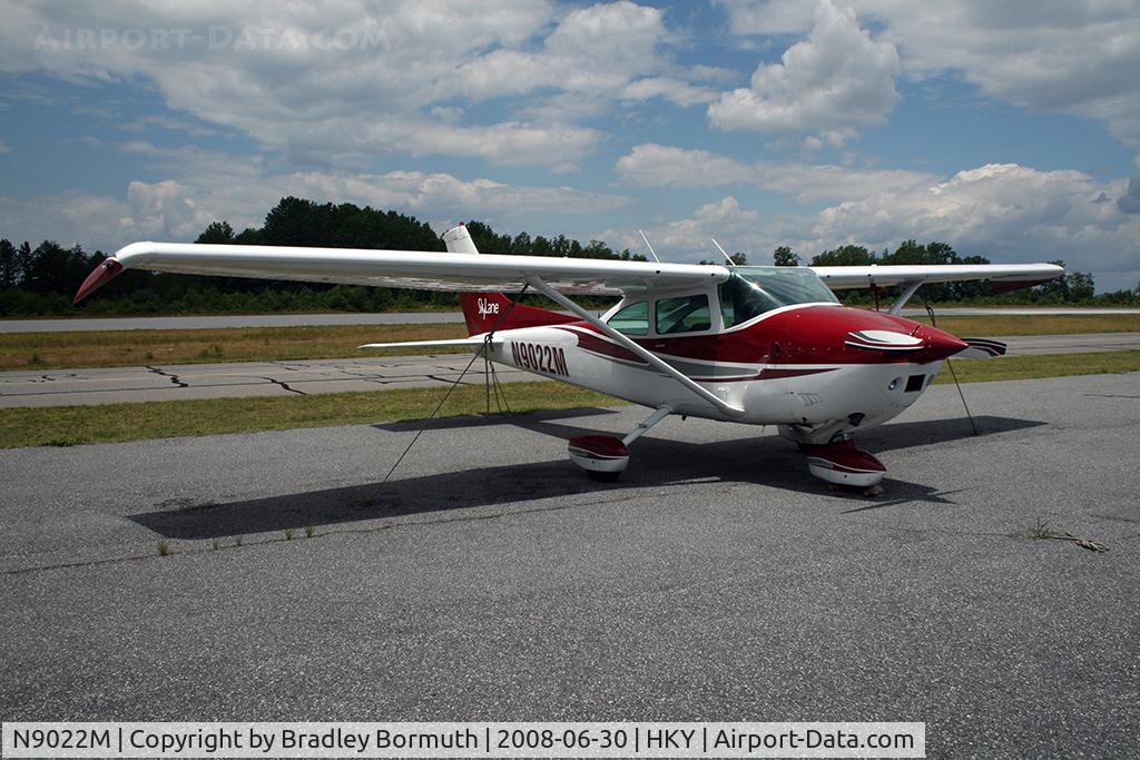 N9022M, 1976 Cessna 182P Skylane C/N 18264647, A great day to take pictures.