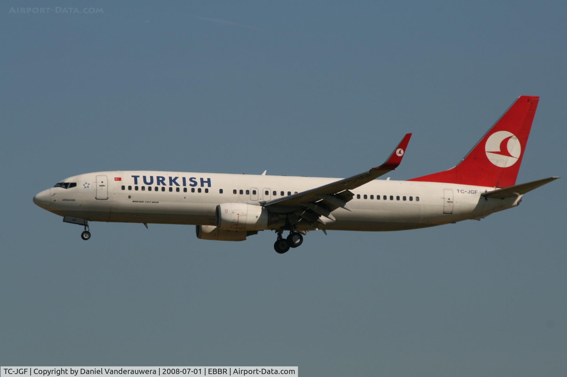 TC-JGF, 2002 Boeing 737-8F2 C/N 29790, arrival of flight TK1937 to rwy 25L