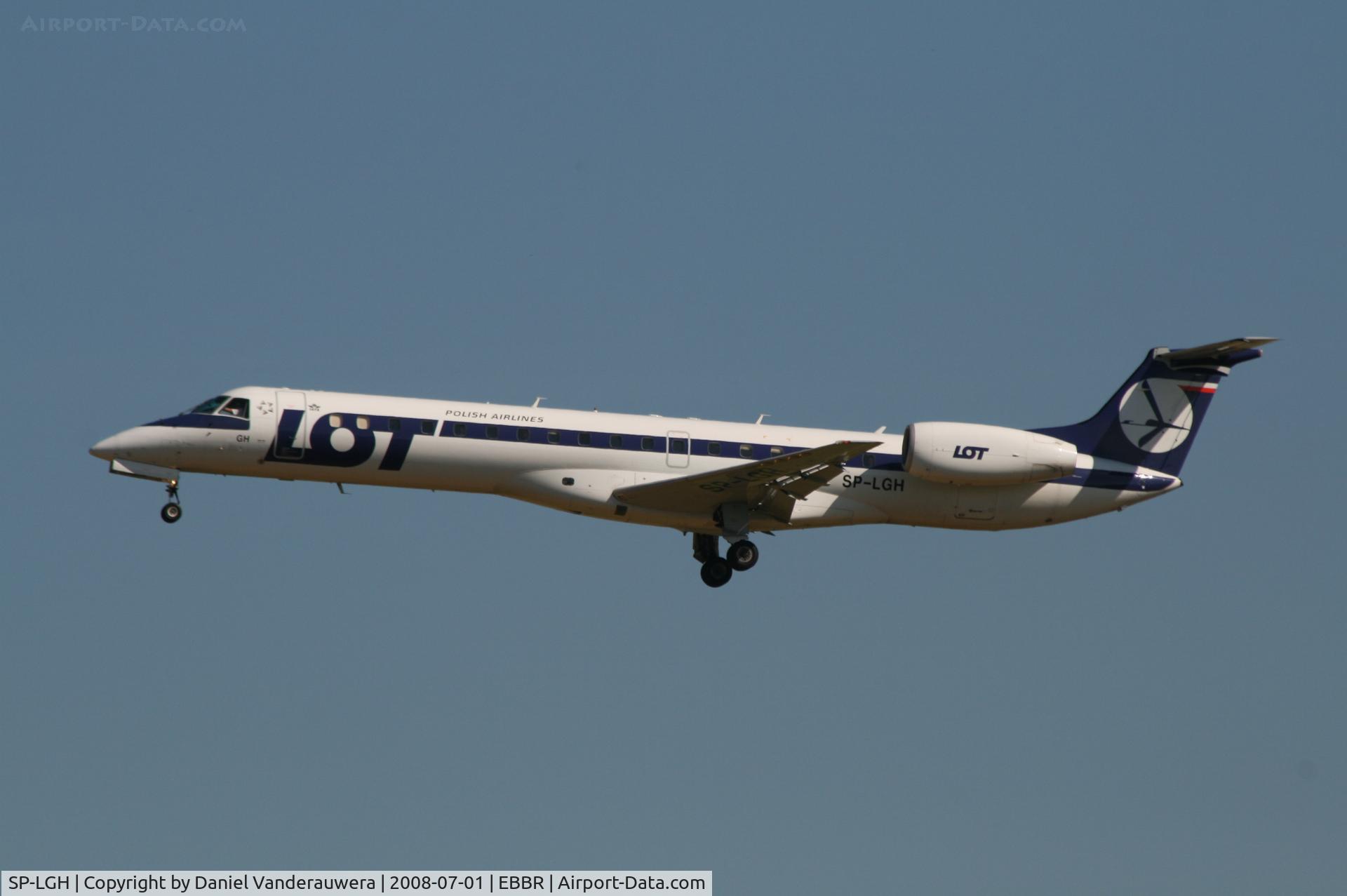 SP-LGH, 2000 Embraer ERJ-145MP (EMB-145MP) C/N 145329, arrival of flight LO239 to rwy 25L