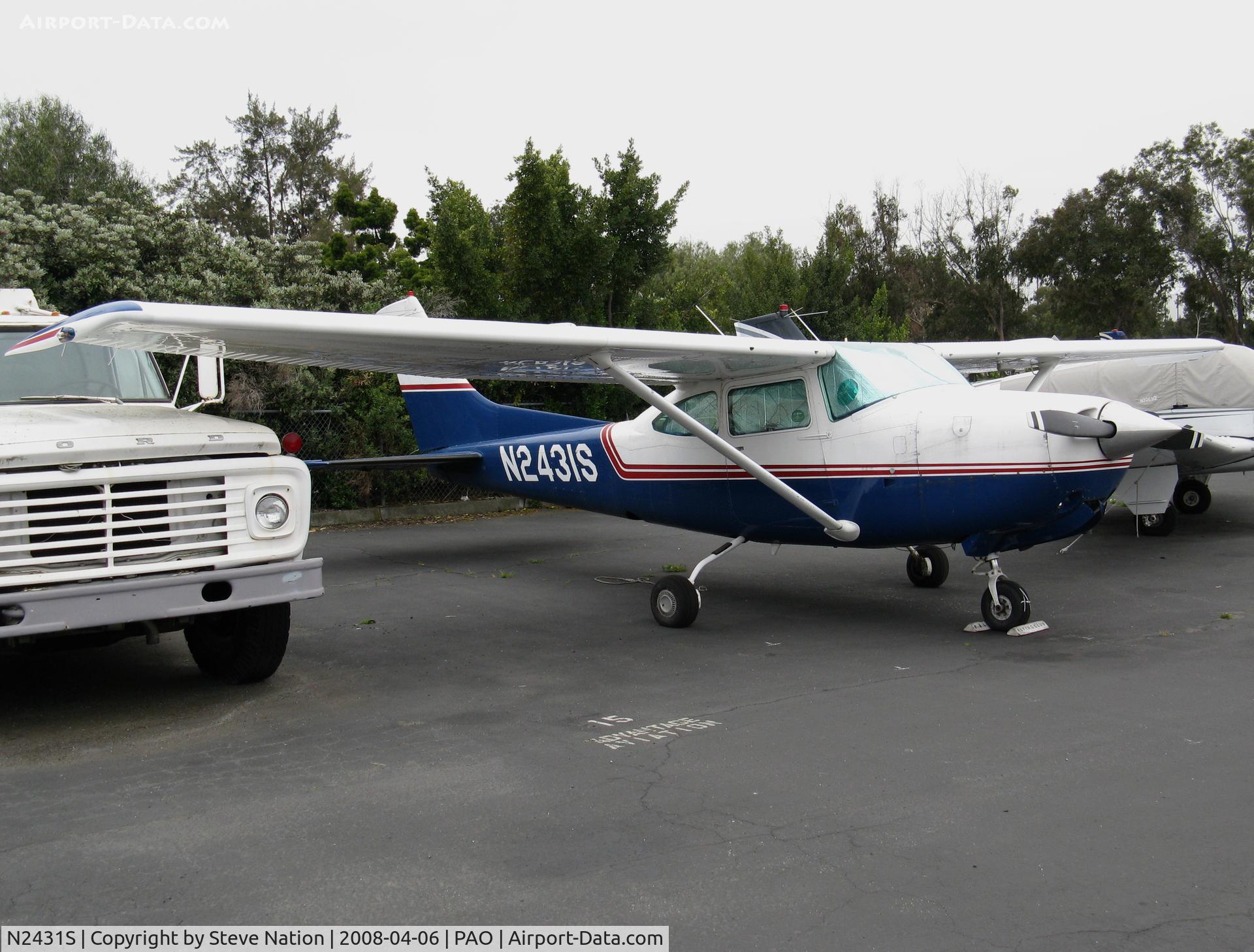 N2431S, 1979 Cessna TR182 Turbo Skylane RG C/N R18201340, 1979 Cessna TR182 with cover @ Palo Alto, CA