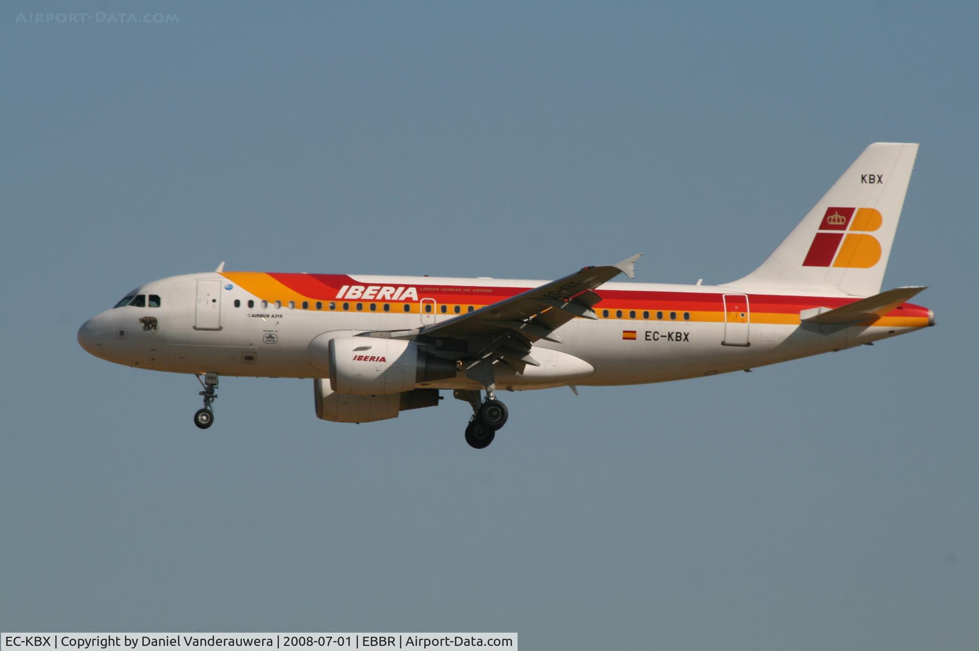 EC-KBX, 2007 Airbus A319-111 C/N 3078, arrival of flight IB3216 to rwy 25L