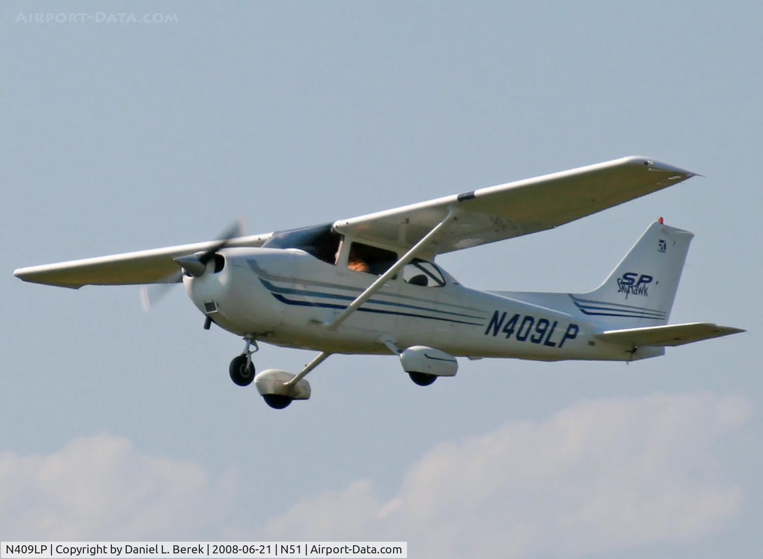 N409LP, 2003 Cessna 172S C/N 172S9409, A spiffy Skyhawk SP launches itself into the sultry summer sky.