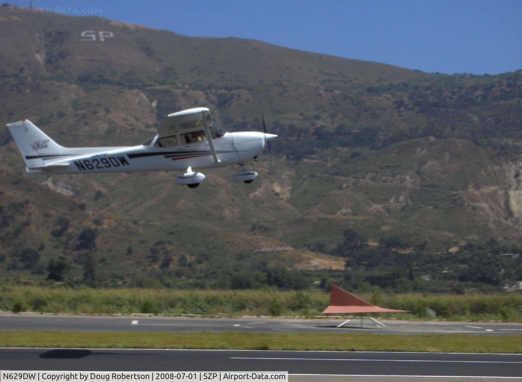 N629DW, 2001 Cessna 172S C/N 172S8786, 2001 Cessna 172S SKYHAWK SP, Lycoming IO-360-L2A 180 Hp, takeoff climb Rwy 22