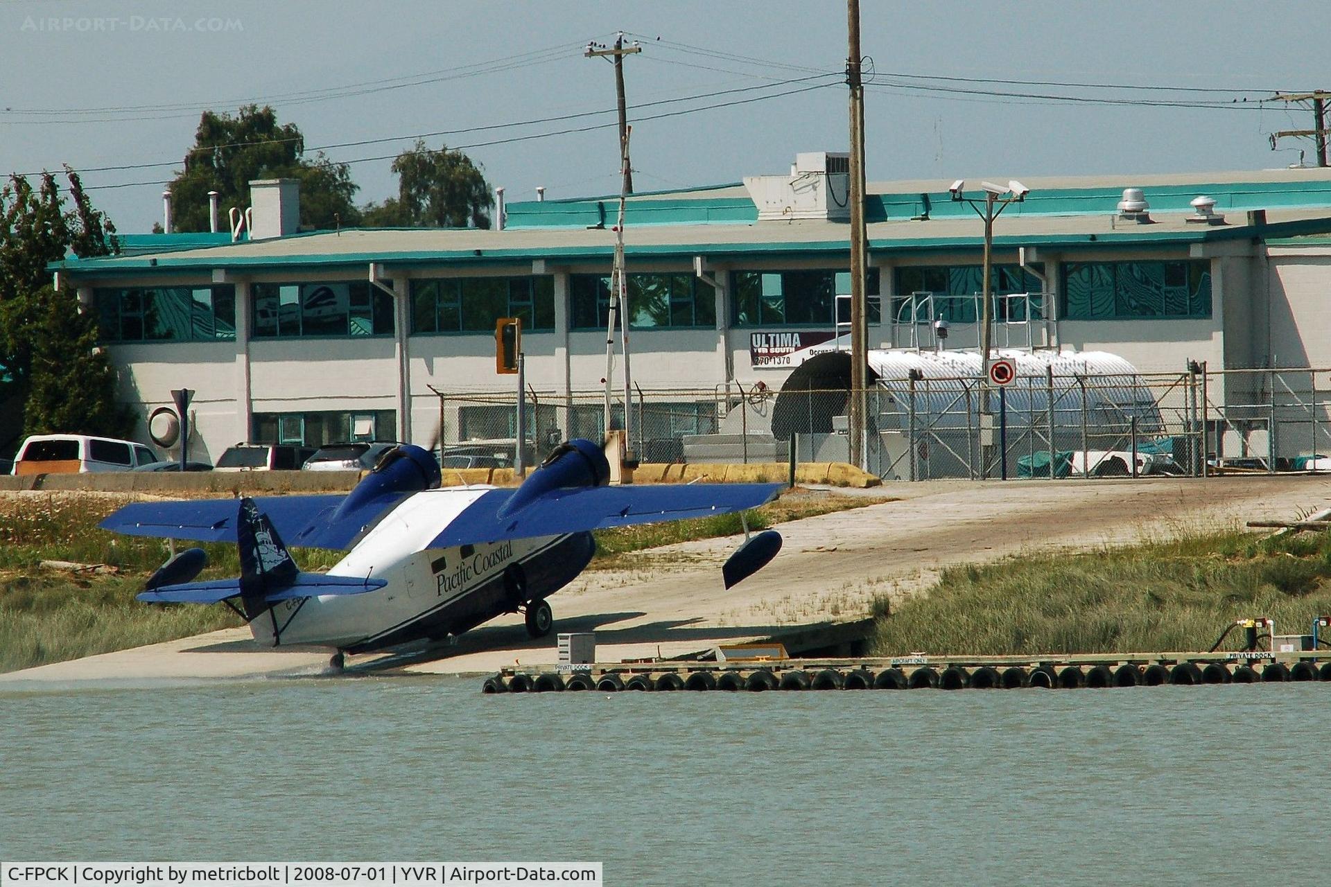 C-FPCK, 1942 Grumman G-21A Goose C/N 1187, Taxiing up the ramp to its parking spot