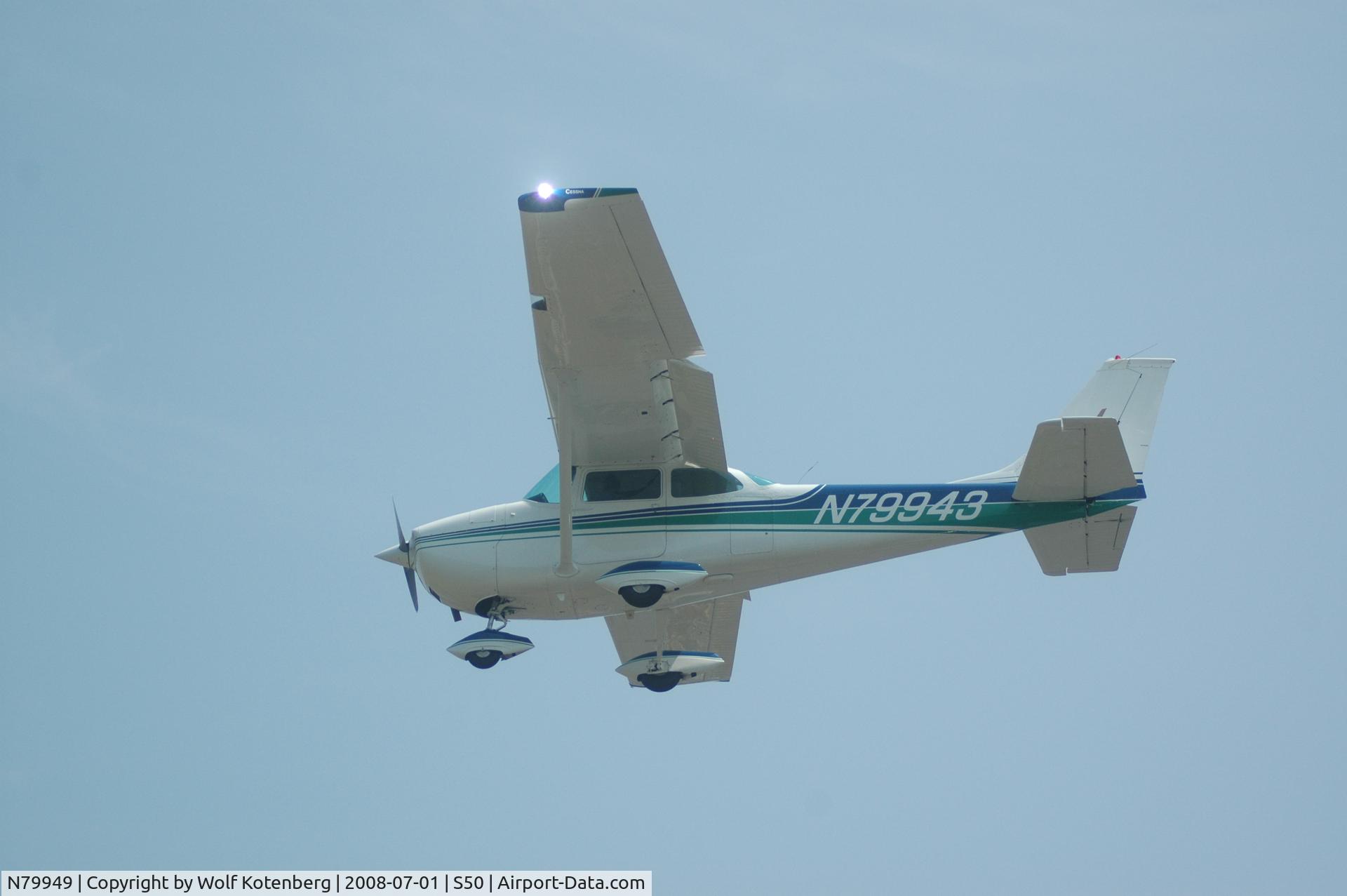 N79949, 1969 Cessna 172K Skyhawk C/N 17258276, landing at Auburn