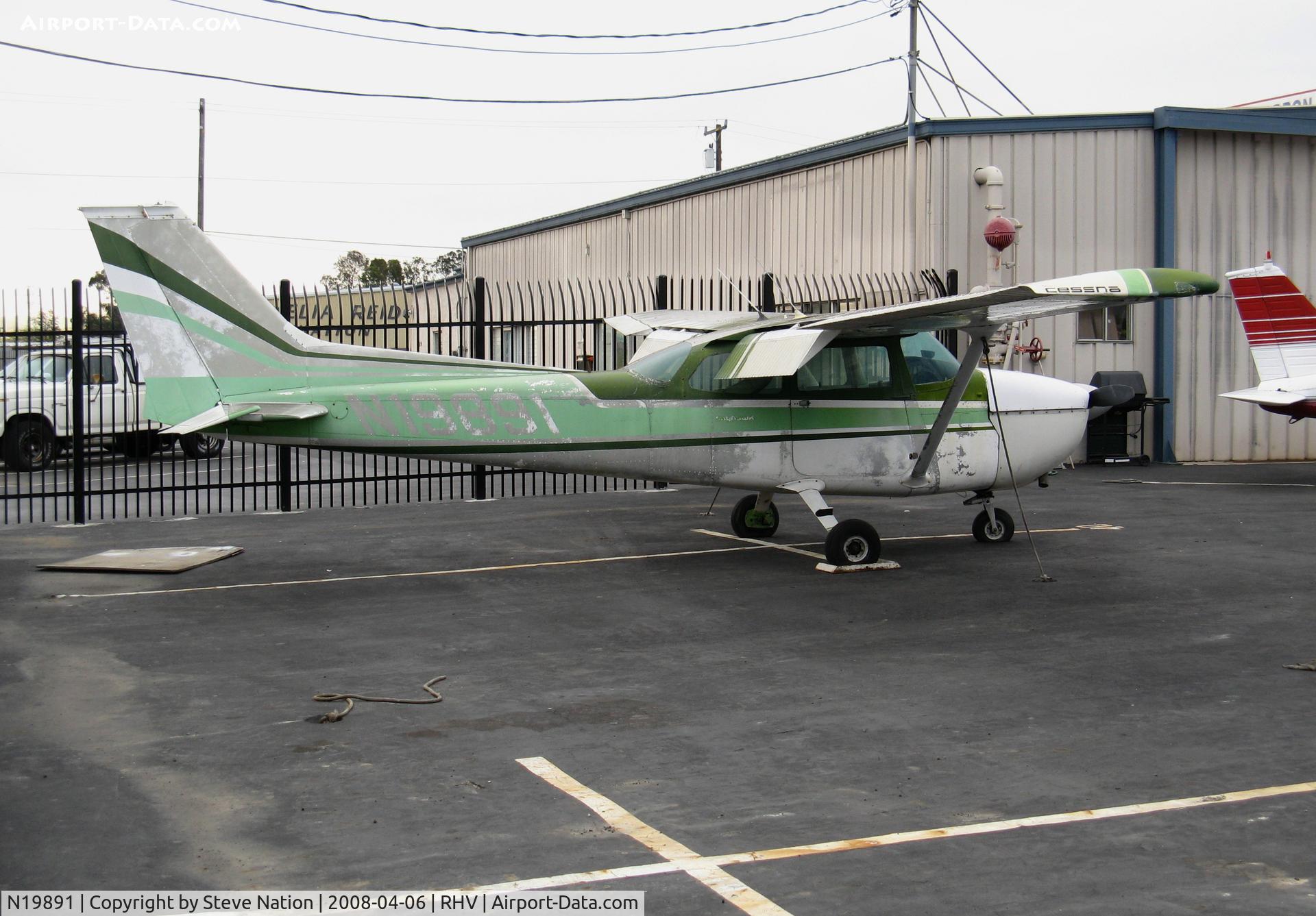 N19891, 1972 Cessna 172M C/N 17260839, Very scruffy looking 1972 Cessna 172M @Reid-Hillview airport, CA