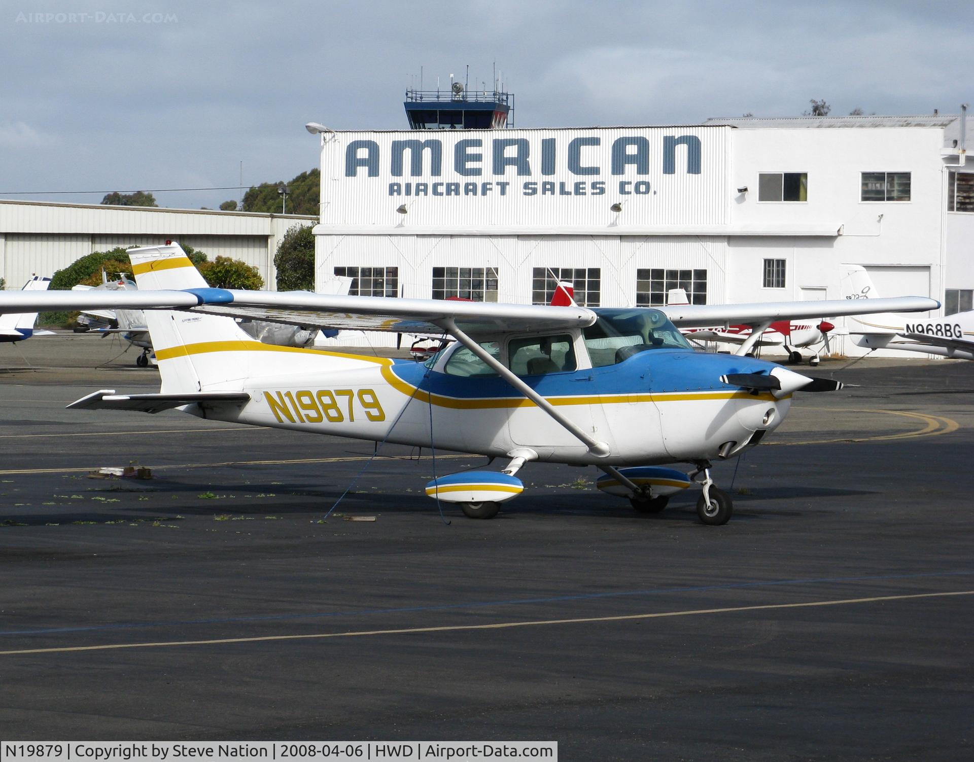 N19879, 1972 Cessna 172M C/N 17260828, 2005 Cessna 172S @ Hayward, CA