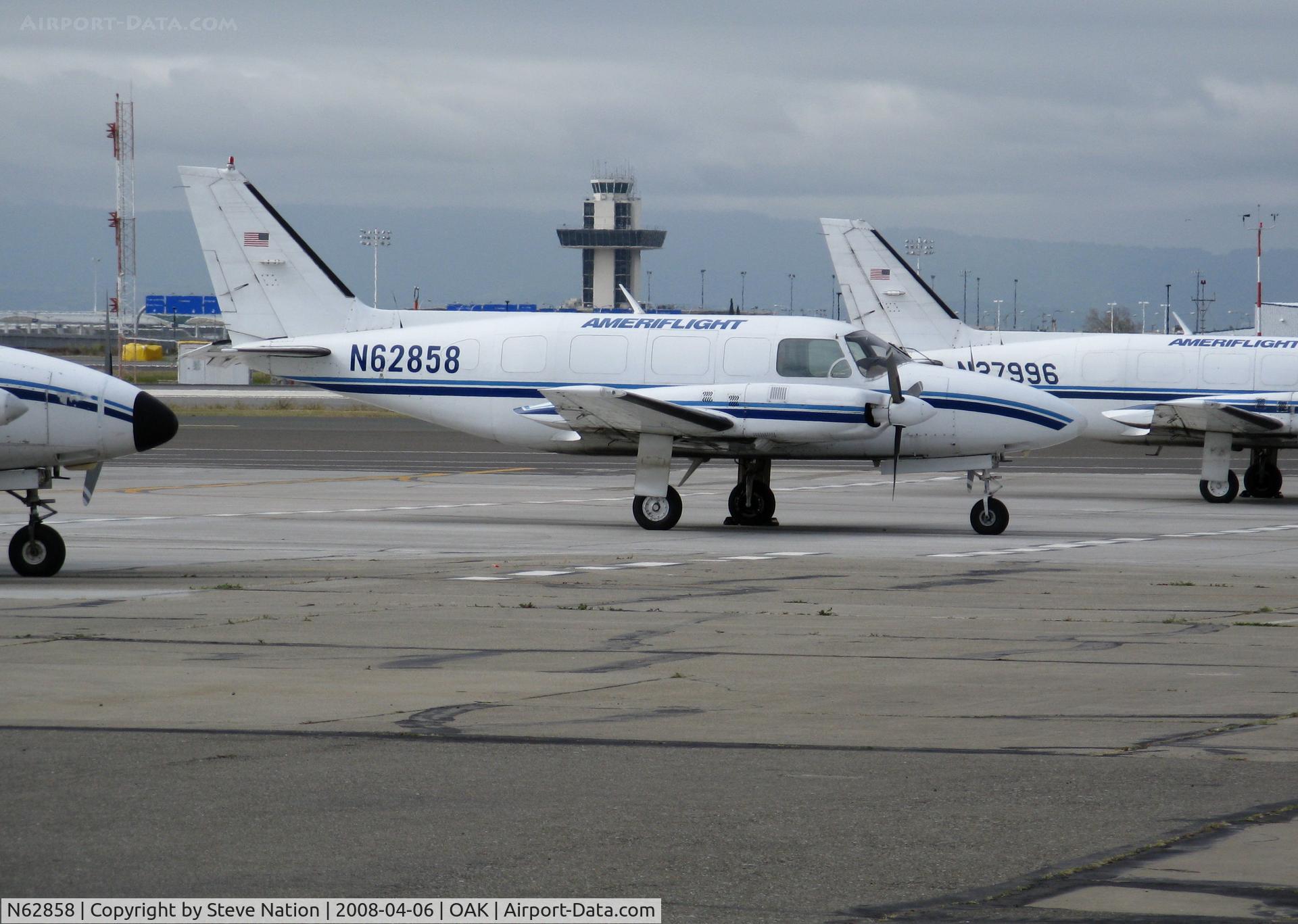 N62858, 1976 Piper PA-31-350 Chieftain C/N 31-7652115, Ameriflight 1976 Piper PA-31-350 freighter @ Oakland, CA